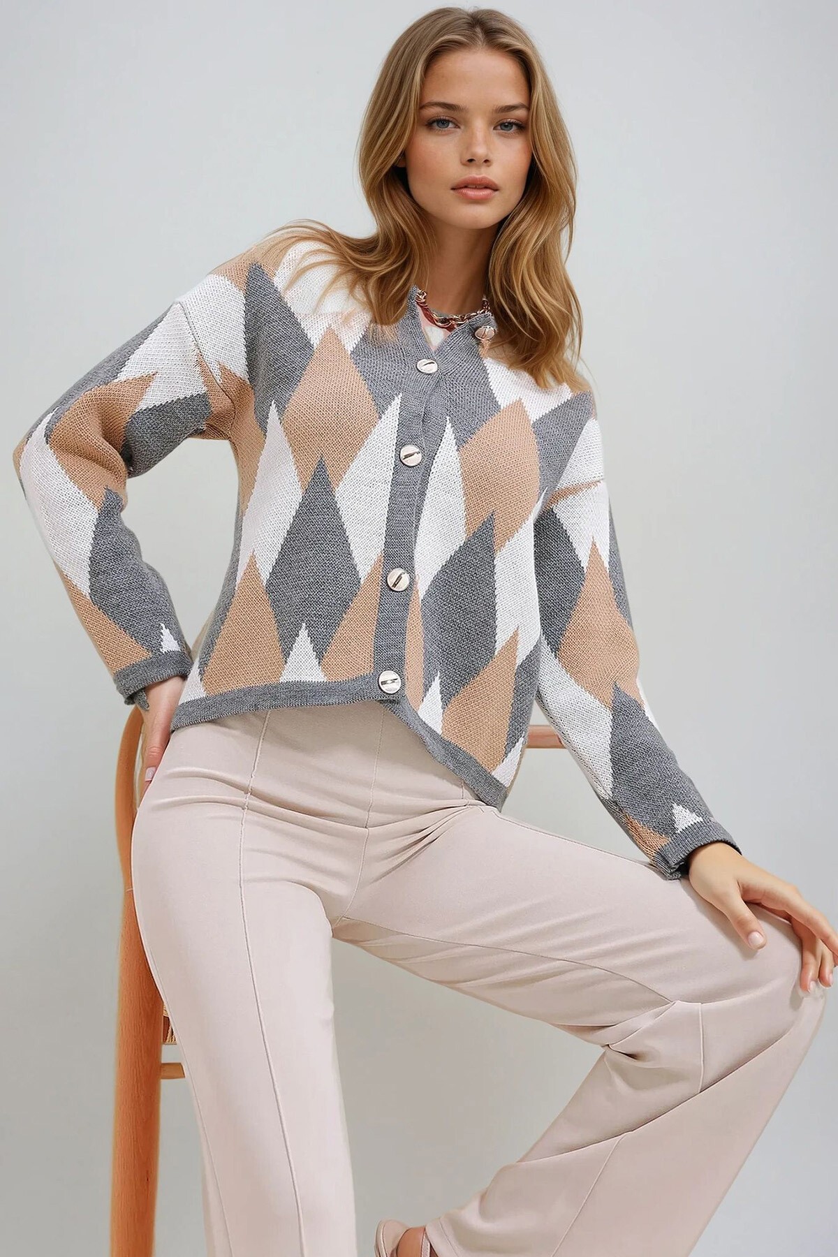 Gri Ekru Desenli Triko Hırka