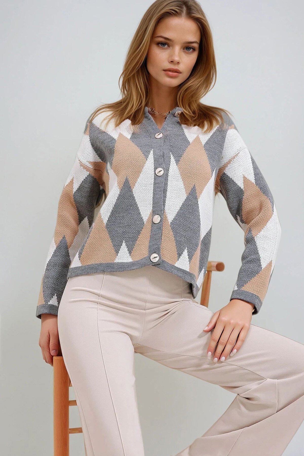 Gri Ekru Desenli Triko Hırka