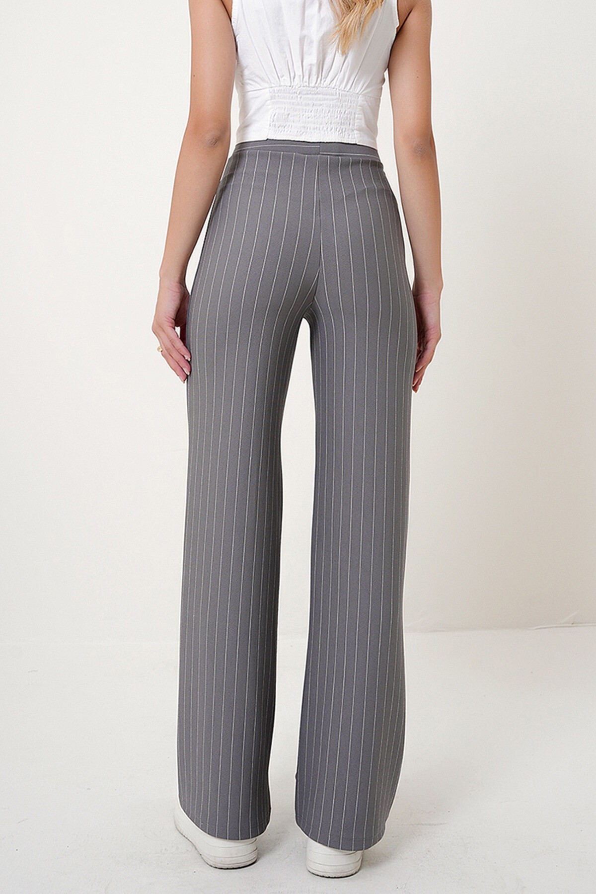 Gri Elastik Bel Çizgili Geniş Paça Örme Pantolon