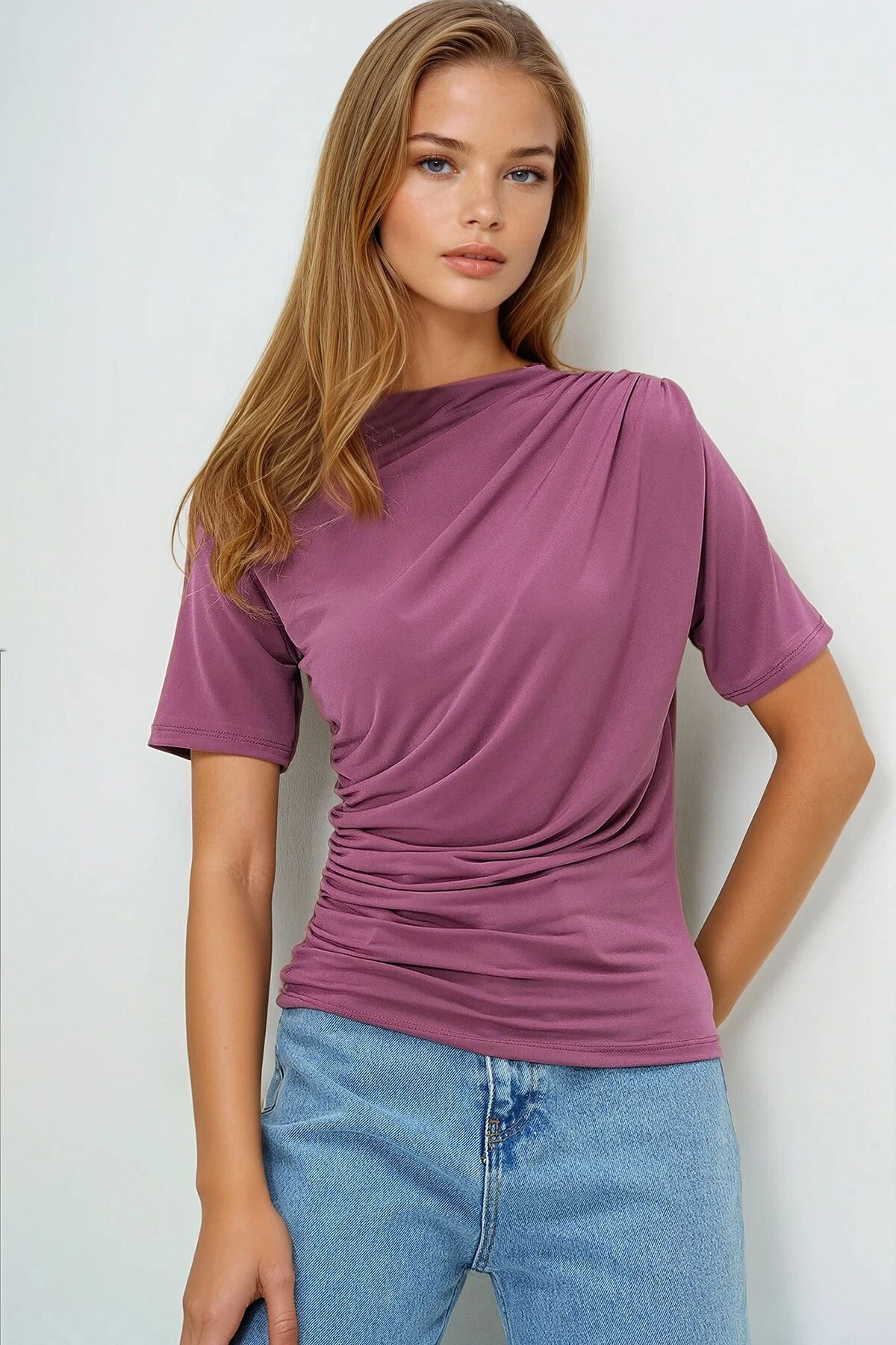 Gül Kurusu Dik Yaka Yarım Kol Beli Ve Omuzu Drapeli Sandy Bluz