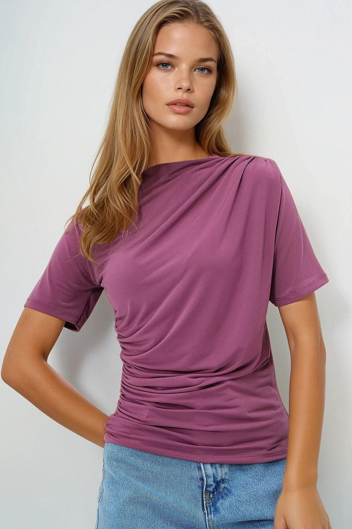 Gül Kurusu Dik Yaka Yarım Kol Beli Ve Omuzu Drapeli Sandy Bluz