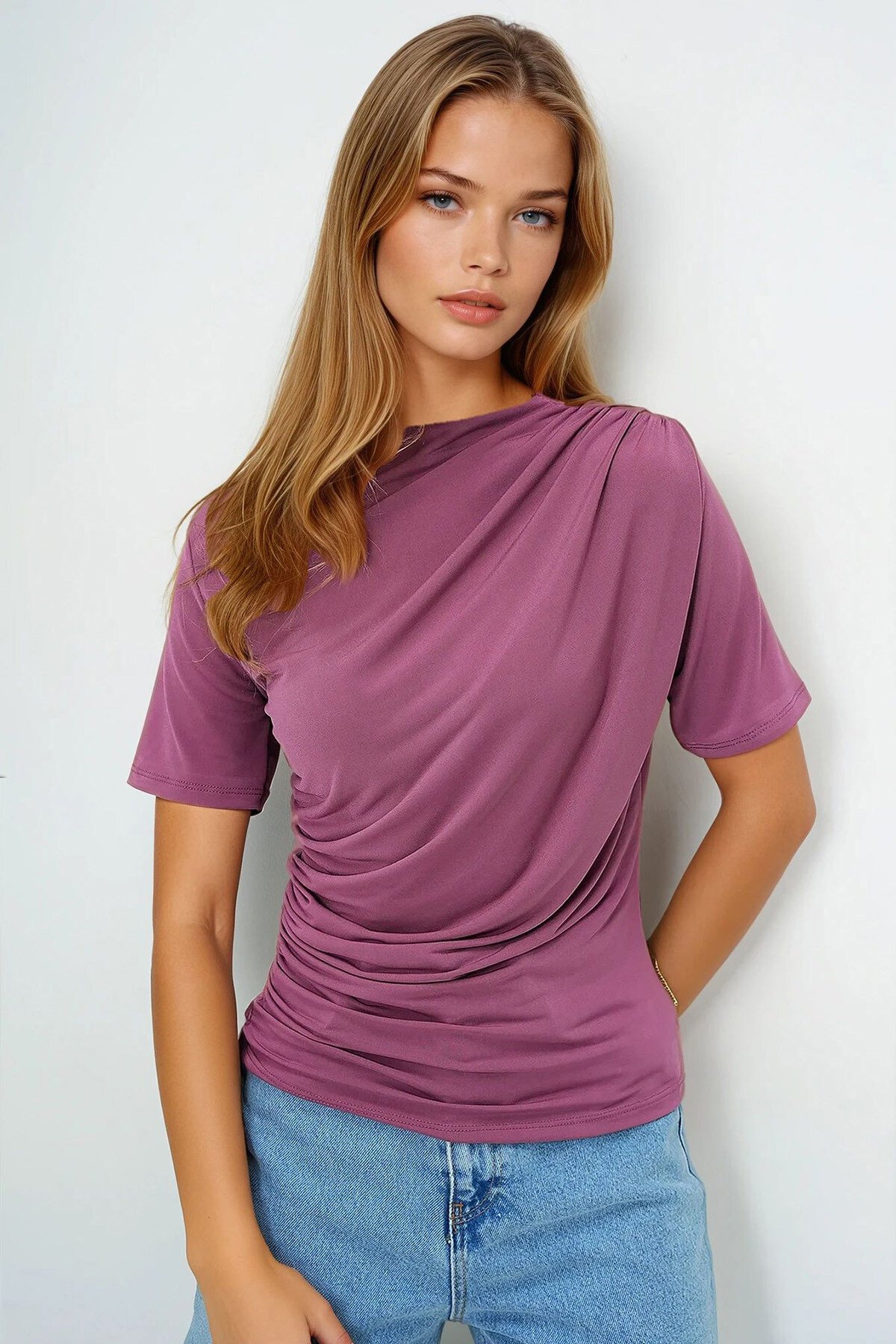 Gül Kurusu Dik Yaka Yarım Kol Beli Ve Omuzu Drapeli Sandy Bluz