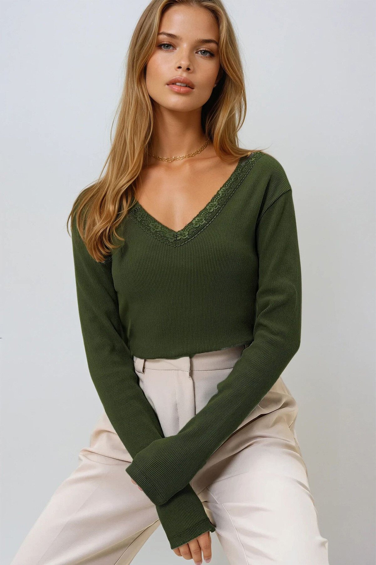 Haki Arka Ön V Yaka Dantel Detaylı Bluz
