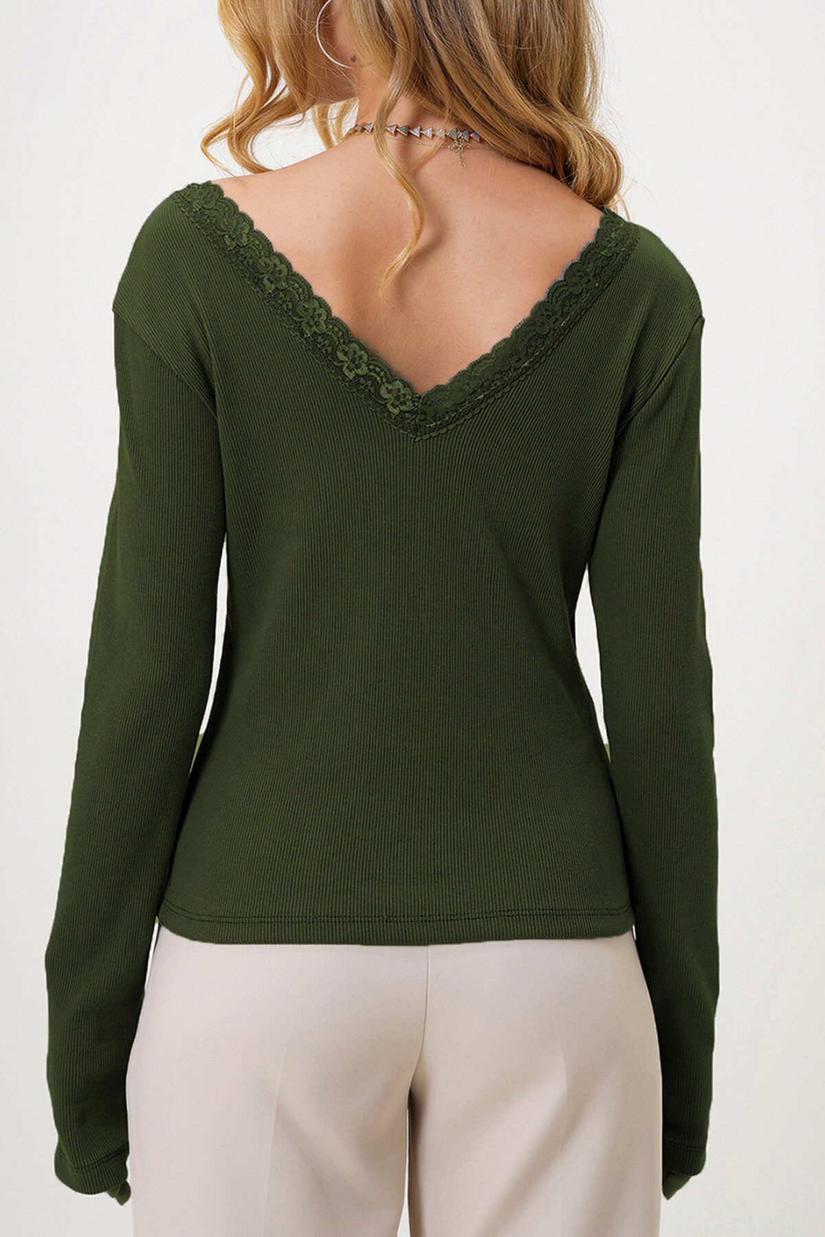 Haki Arka Ön V Yaka Dantel Detaylı Bluz