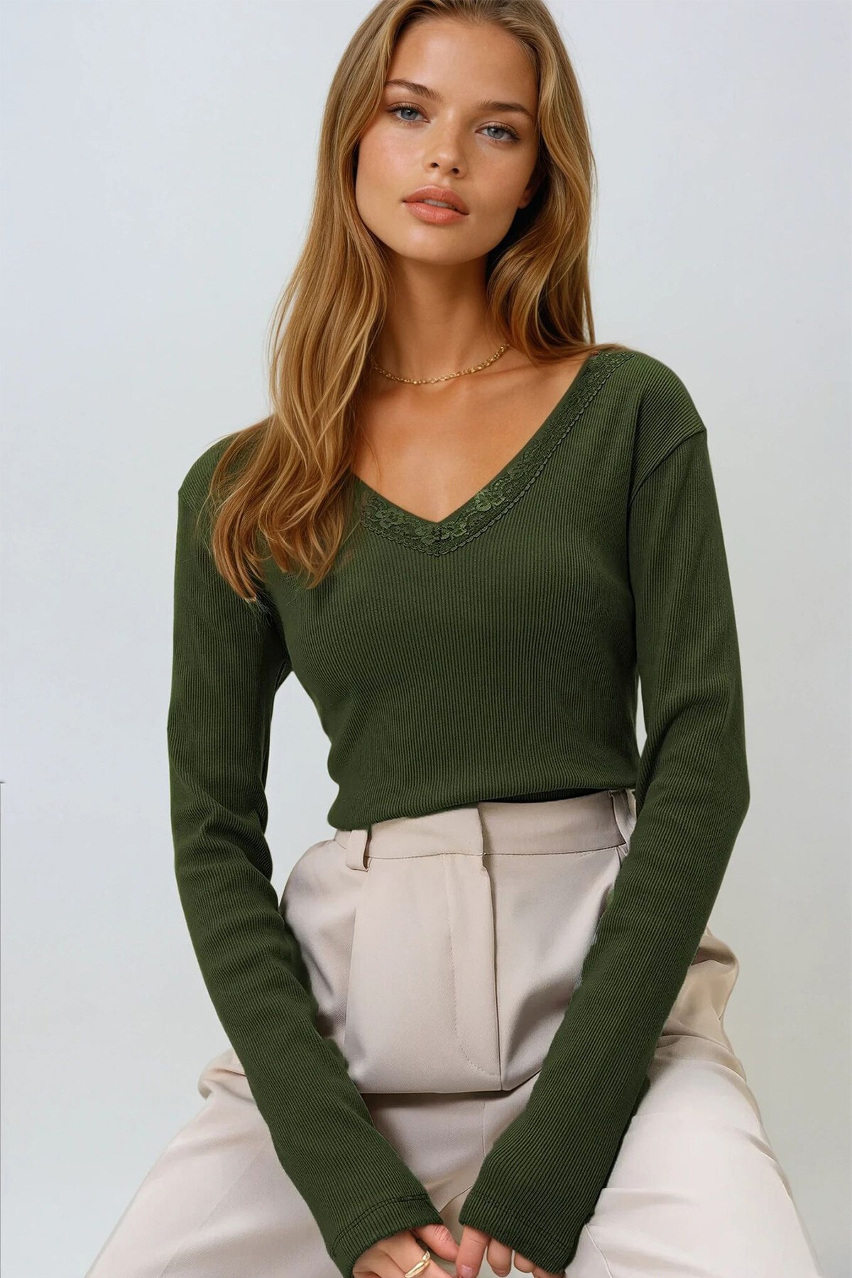 Haki Arka Ön V Yaka Dantel Detaylı Bluz