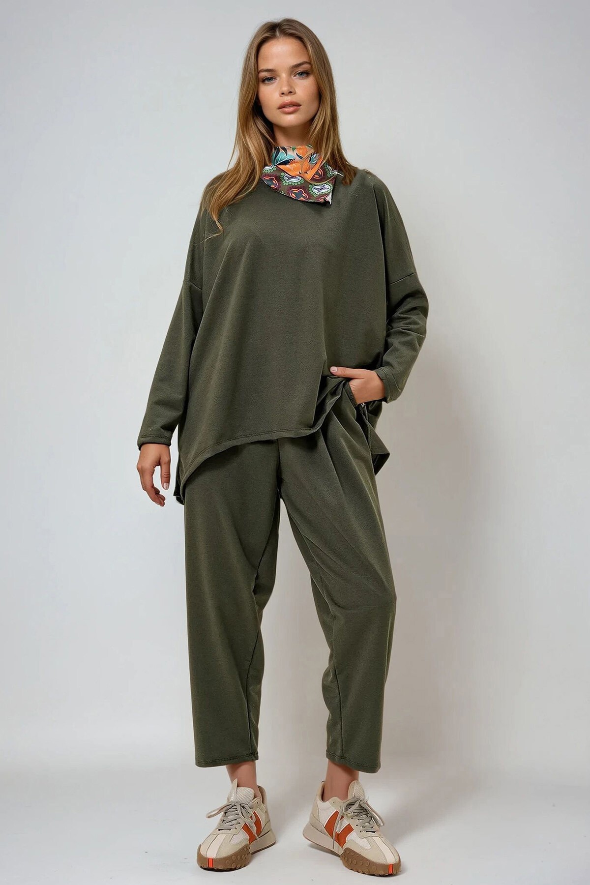 Haki Bisiklet Yaka Asimetrik Kesim Oversize İki İplik Sweatshırt Ve Pantolon Takım