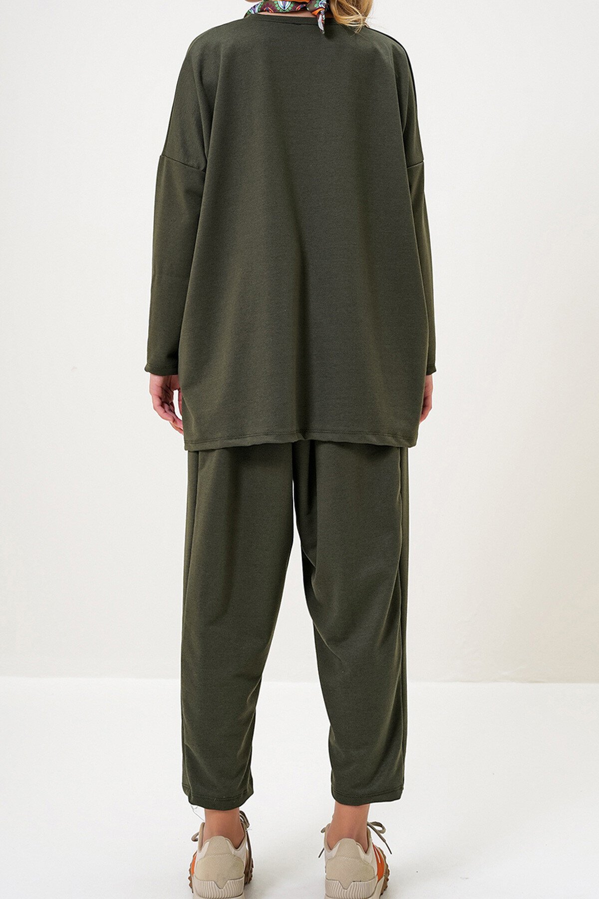 Haki Bisiklet Yaka Asimetrik Kesim Oversize İki İplik Sweatshırt Ve Pantolon Takım