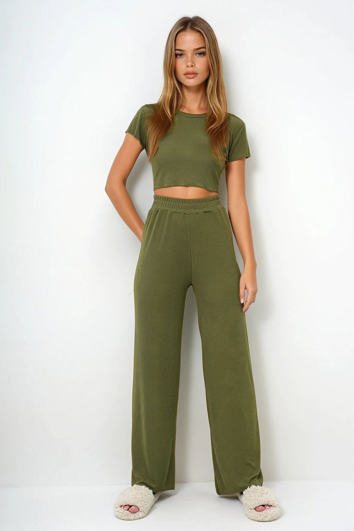 Haki Bisiklet Yaka Crop Bluz, Şort Ve Pantolonlu 3 Lü Set Pijama Takımı