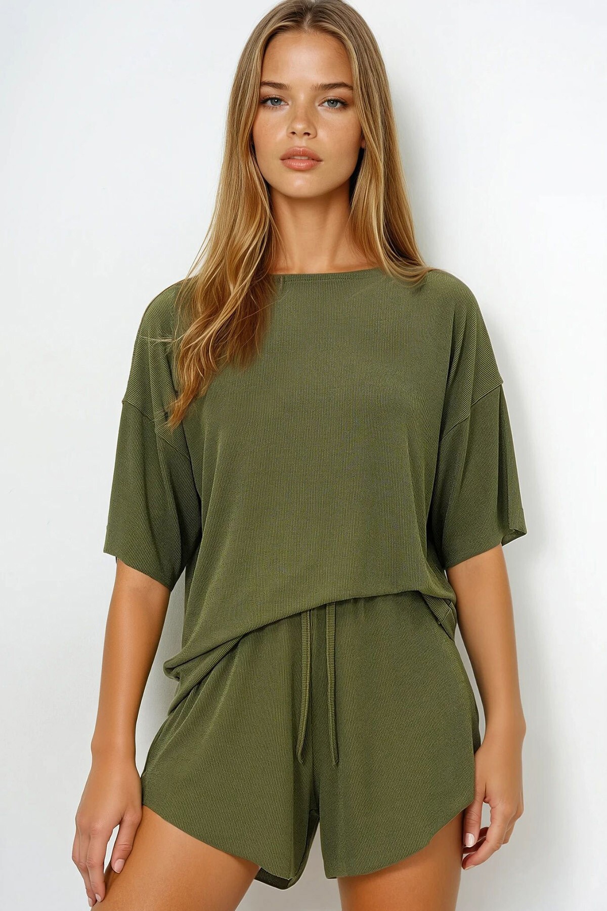Haki Geniş Yaka Dokulu Basic T Shirt Ve Şortlu Alt Üst Takım