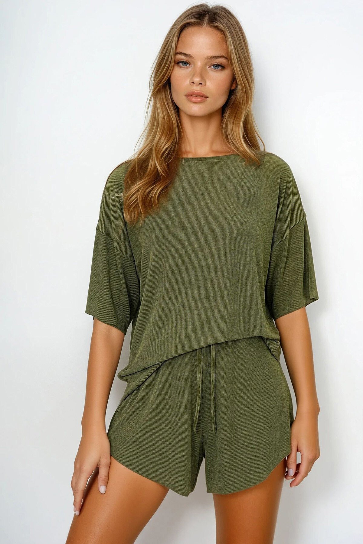 Haki Geniş Yaka Dokulu Basic T Shirt Ve Şortlu Alt Üst Takım