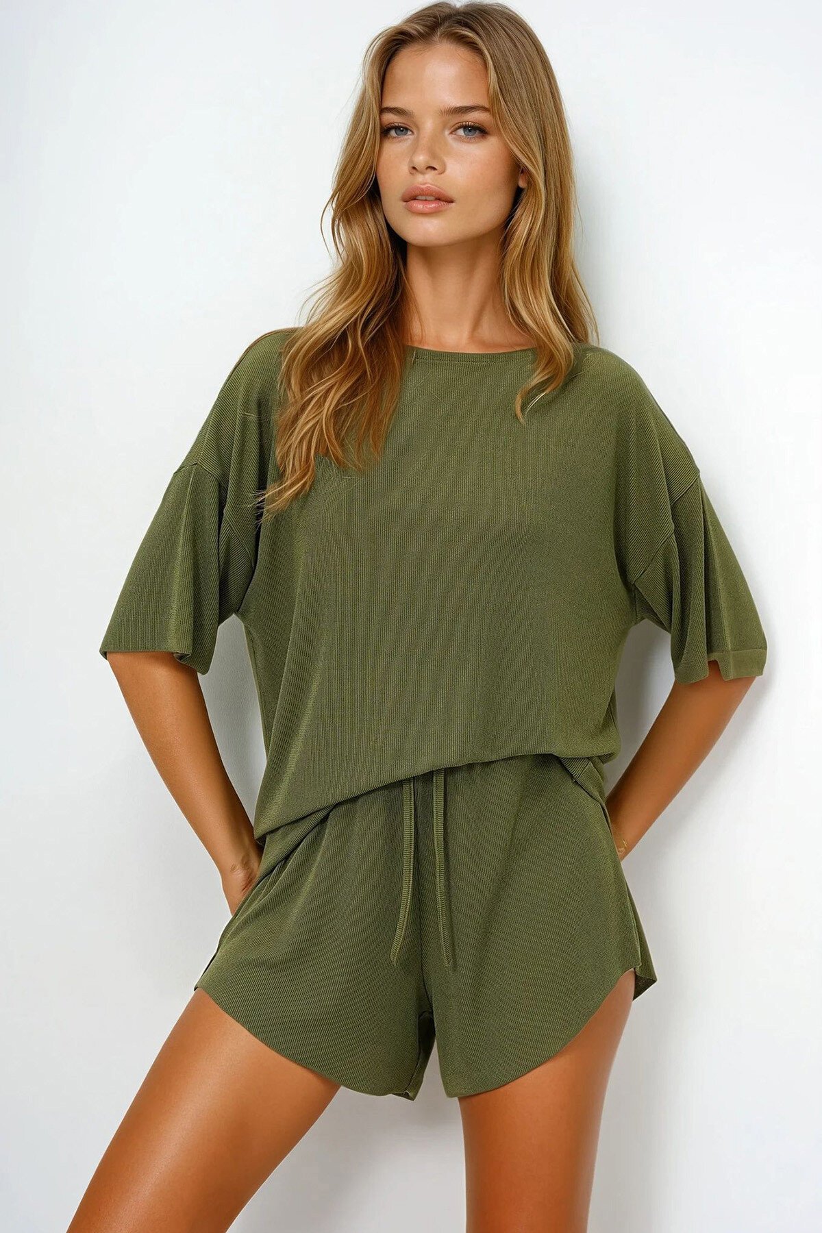 Haki Geniş Yaka Dokulu Basic T Shirt Ve Şortlu Alt Üst Takım