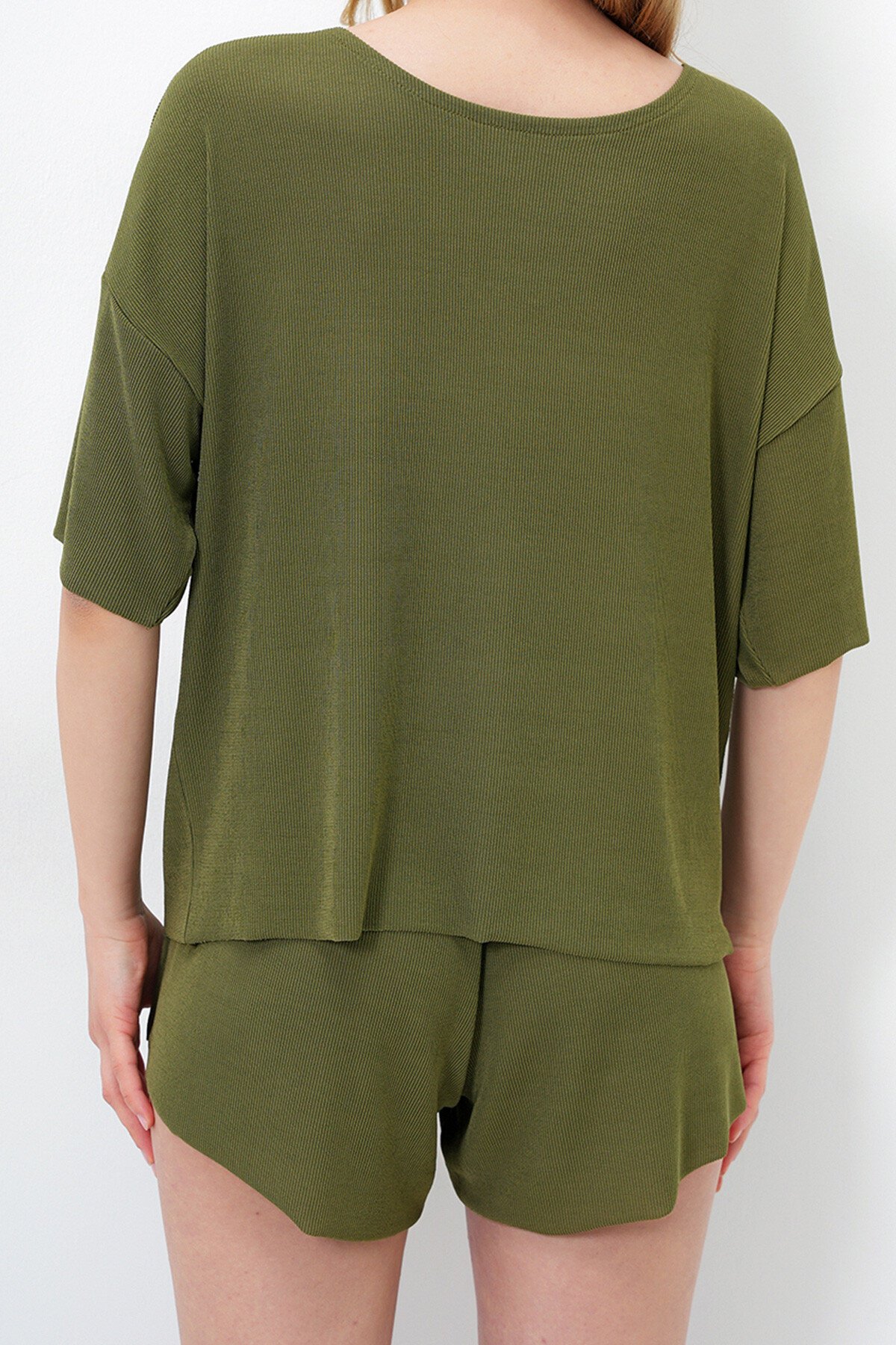 Haki Geniş Yaka Dokulu Basic T Shirt Ve Şortlu Alt Üst Takım