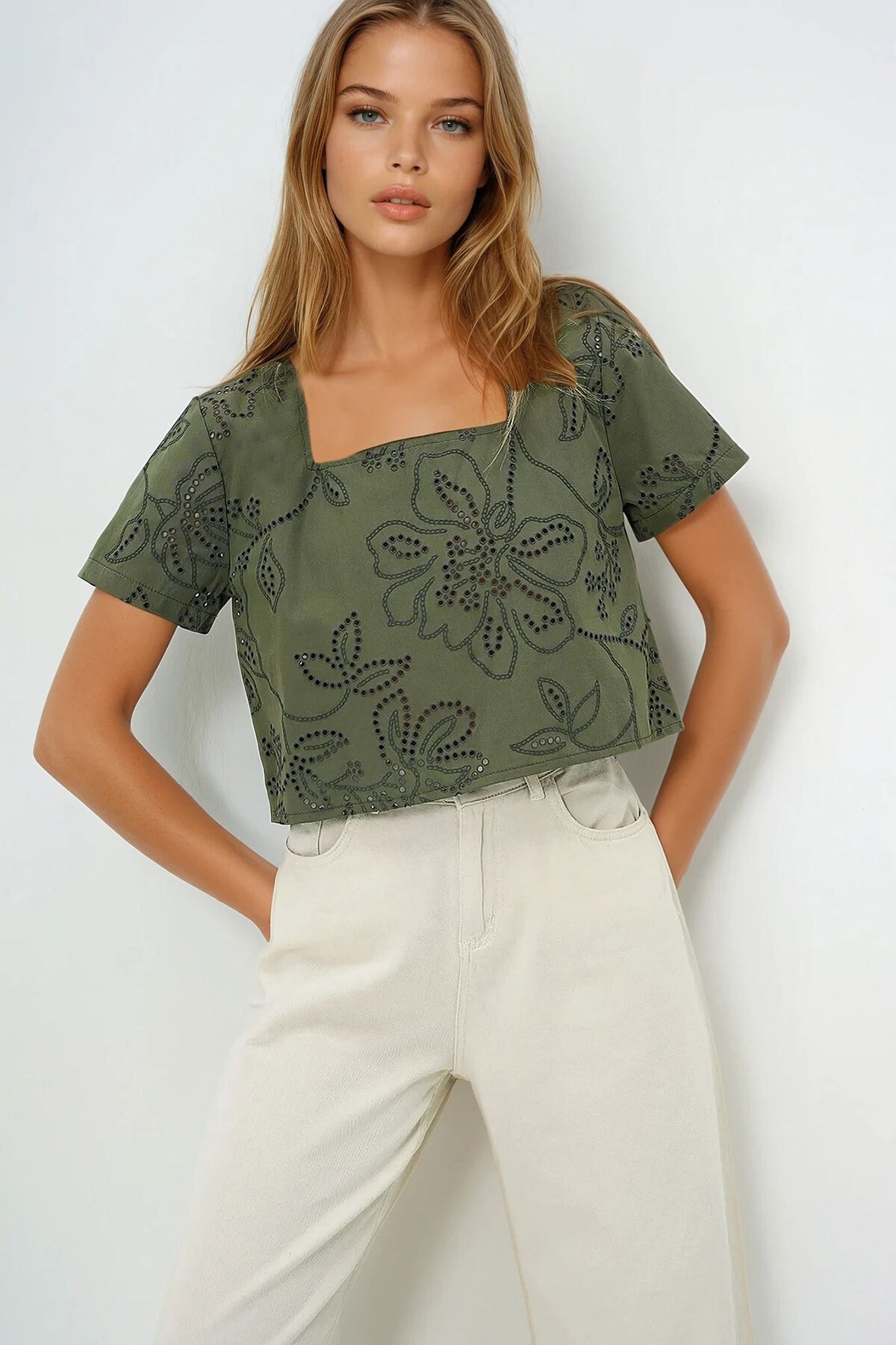 Haki Kare Yaka Güpür Premium Dokuma Crop Bluz