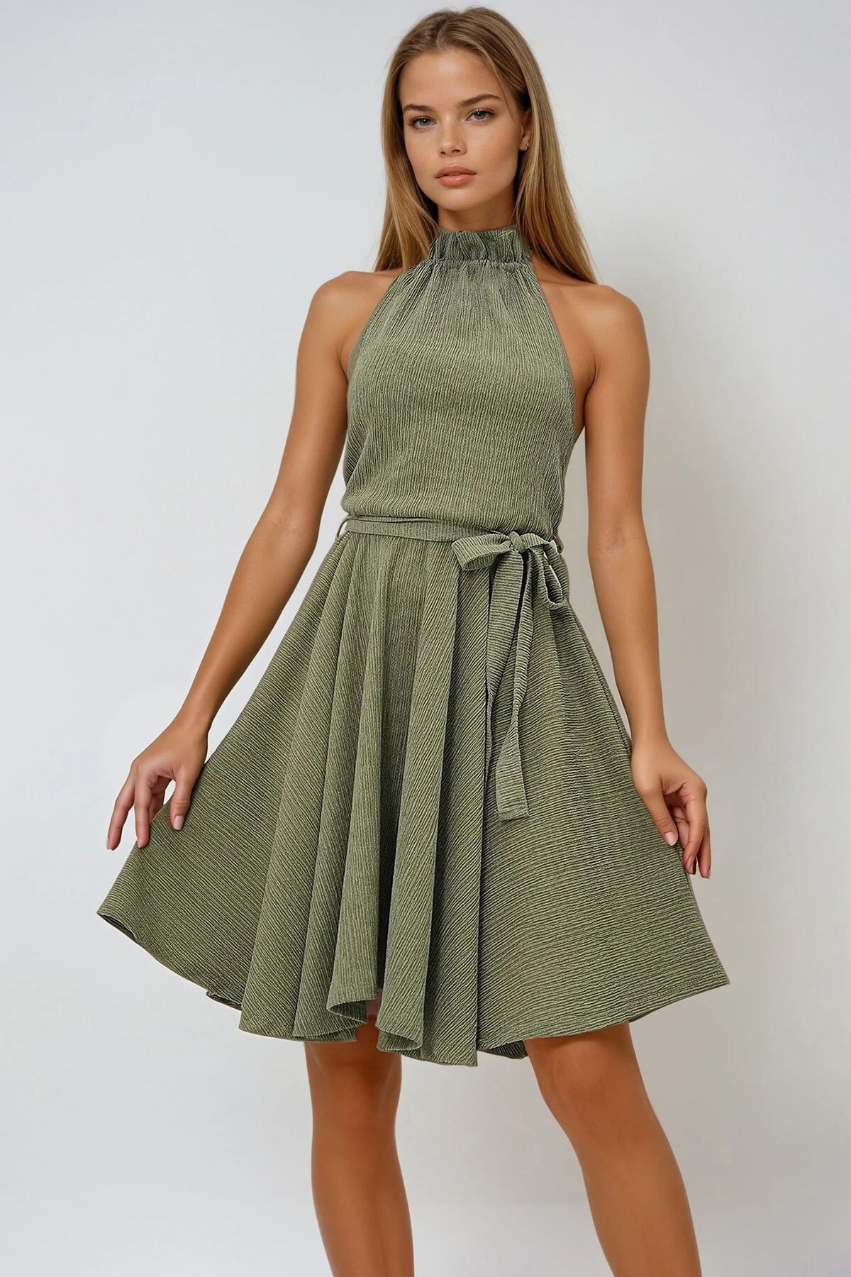 Haki Yakası Büzgü Detaylı Kemerli Kloş Elbise