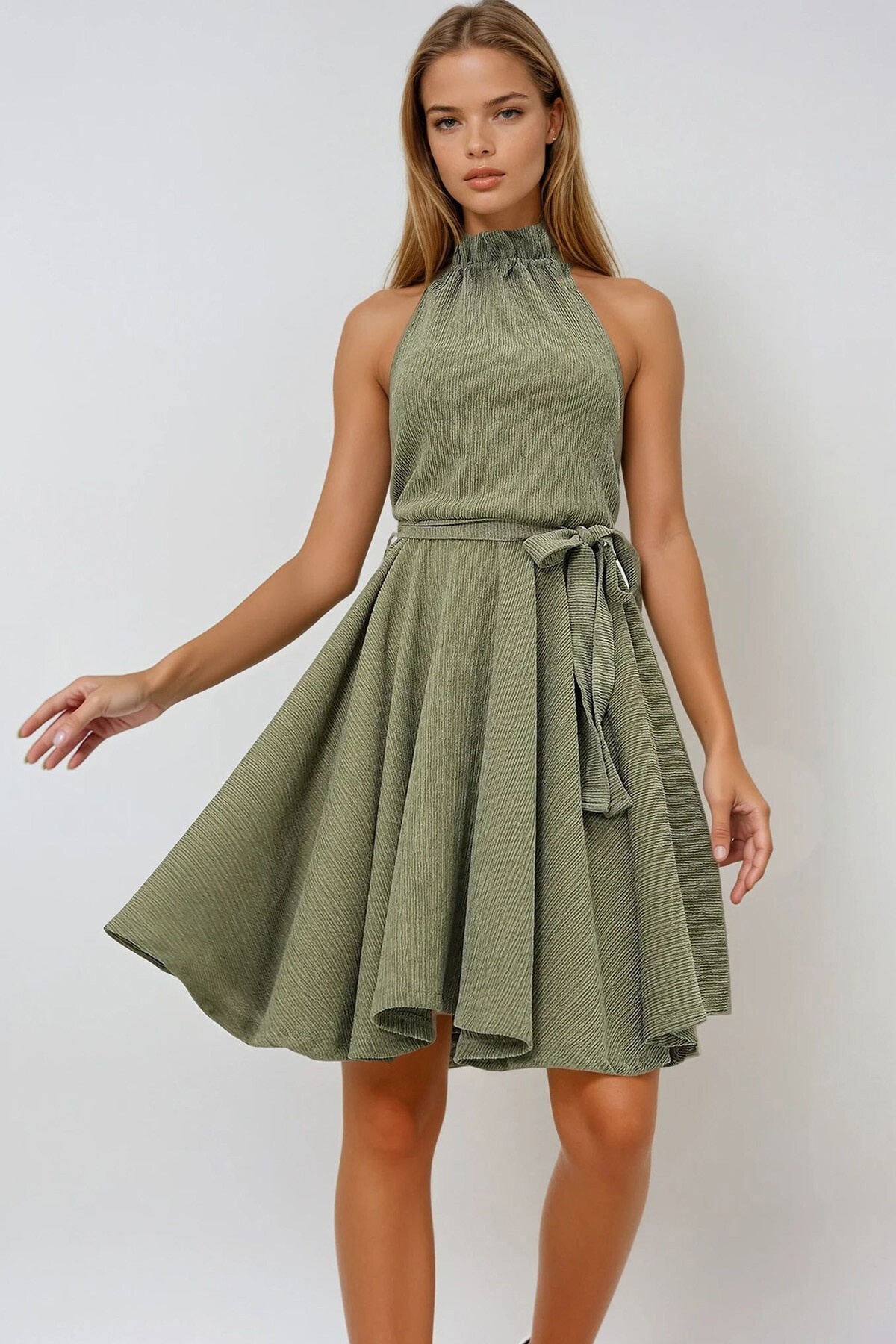 Haki Yakası Büzgü Detaylı Kemerli Kloş Elbise