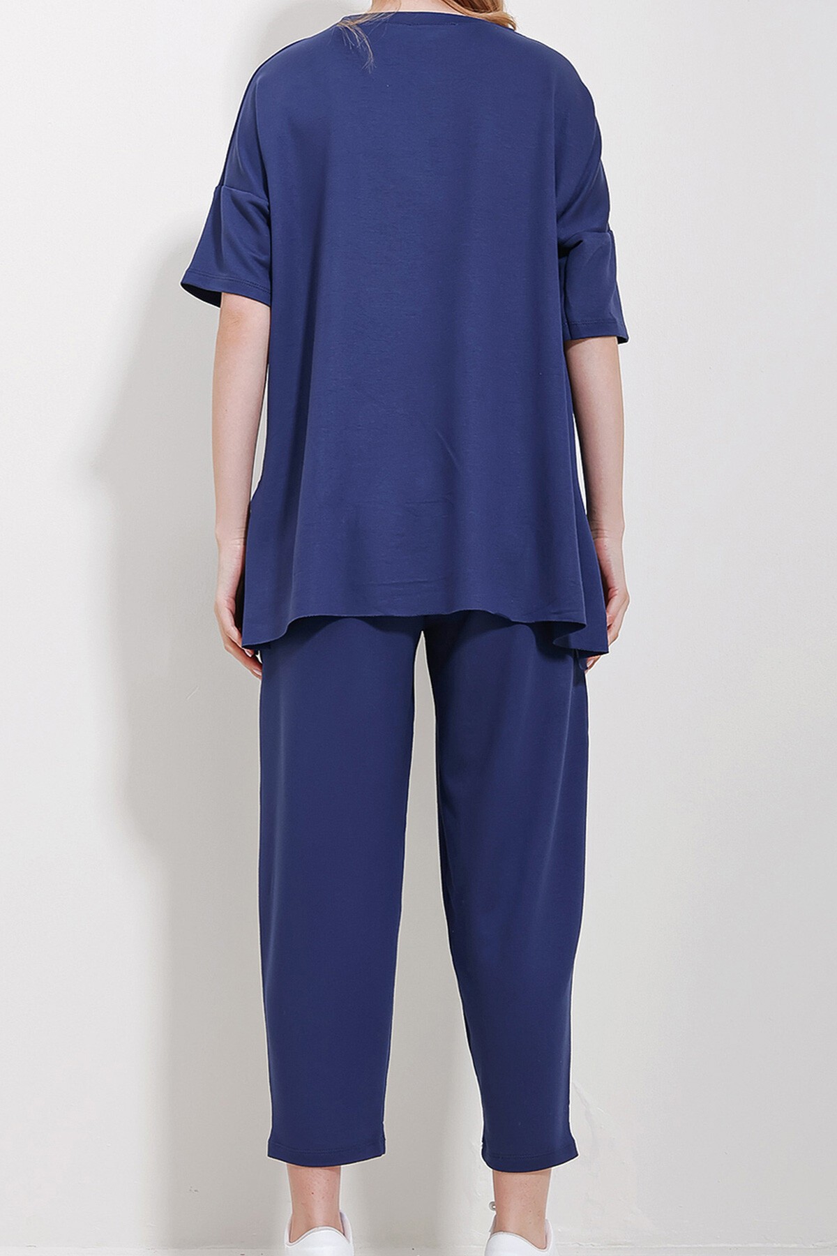 İndigo Bisiklet Yaka Asimetrik Kesim Armalı Bluz Ve Pantolon Takım