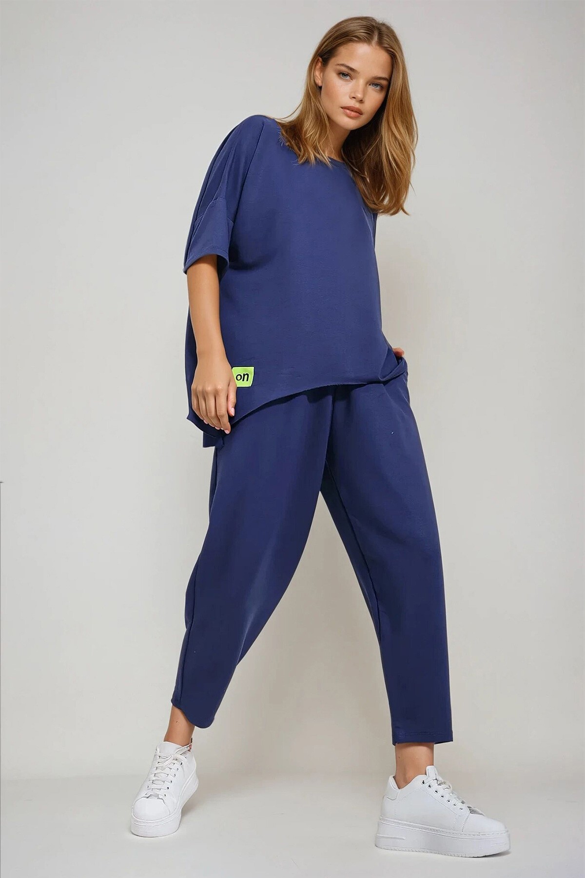 İndigo Bisiklet Yaka Asimetrik Kesim Armalı Bluz Ve Pantolon Takım