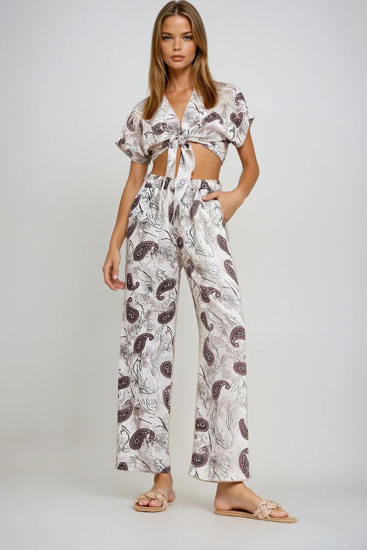 Kahve Desenli Bağlamalı Crop Bluz Ve Cepli Pantolon Alt Üst Dokuma Takım