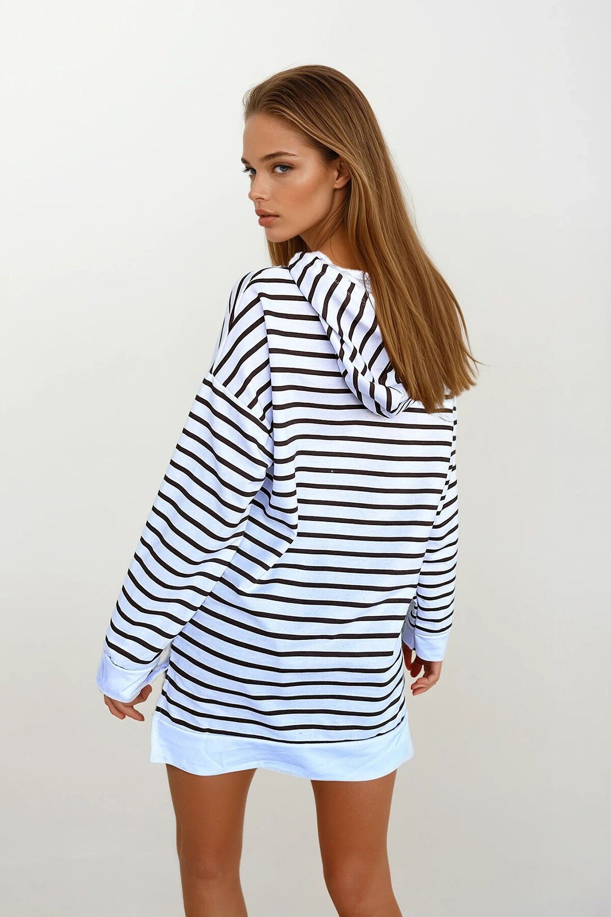 Kahve Kapüşonlu Çizgi Desenli Yanı Yırtmaçlı Mevsimlik Oversize Sweatshirt