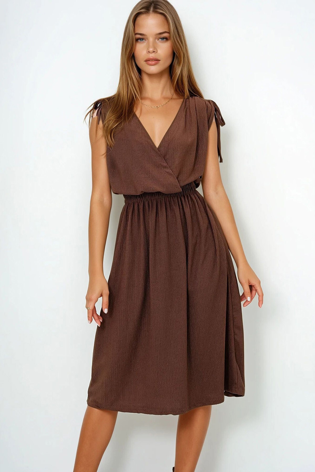 Kahve Kruvaze Yaka Omuzları Büzgülü Bağlama Detaylı Bürümcük Elbise