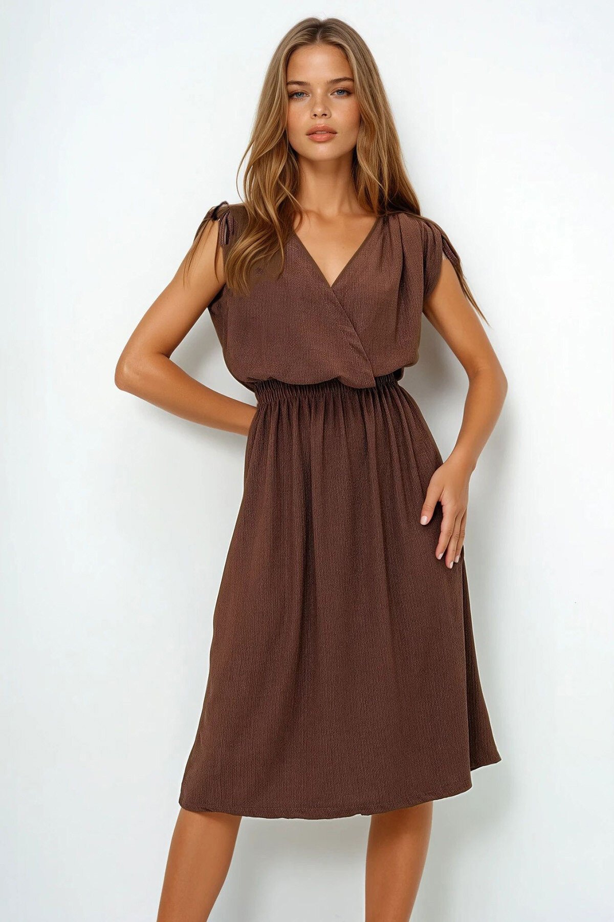 Kahve Kruvaze Yaka Omuzları Büzgülü Bağlama Detaylı Bürümcük Elbise