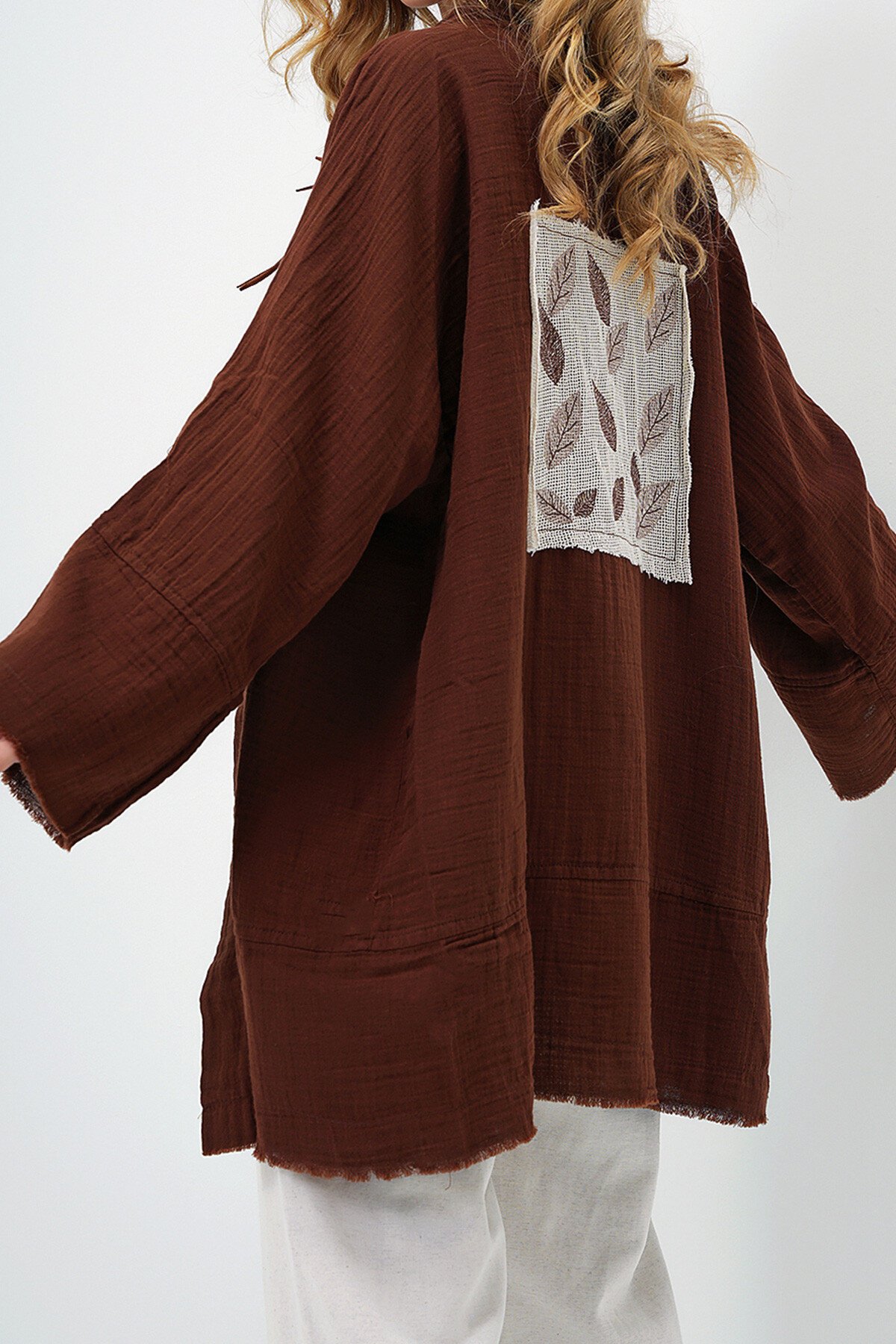 Kahve Sırtı Nakışlı Püskül Detaylı Keten Kimono Ceket