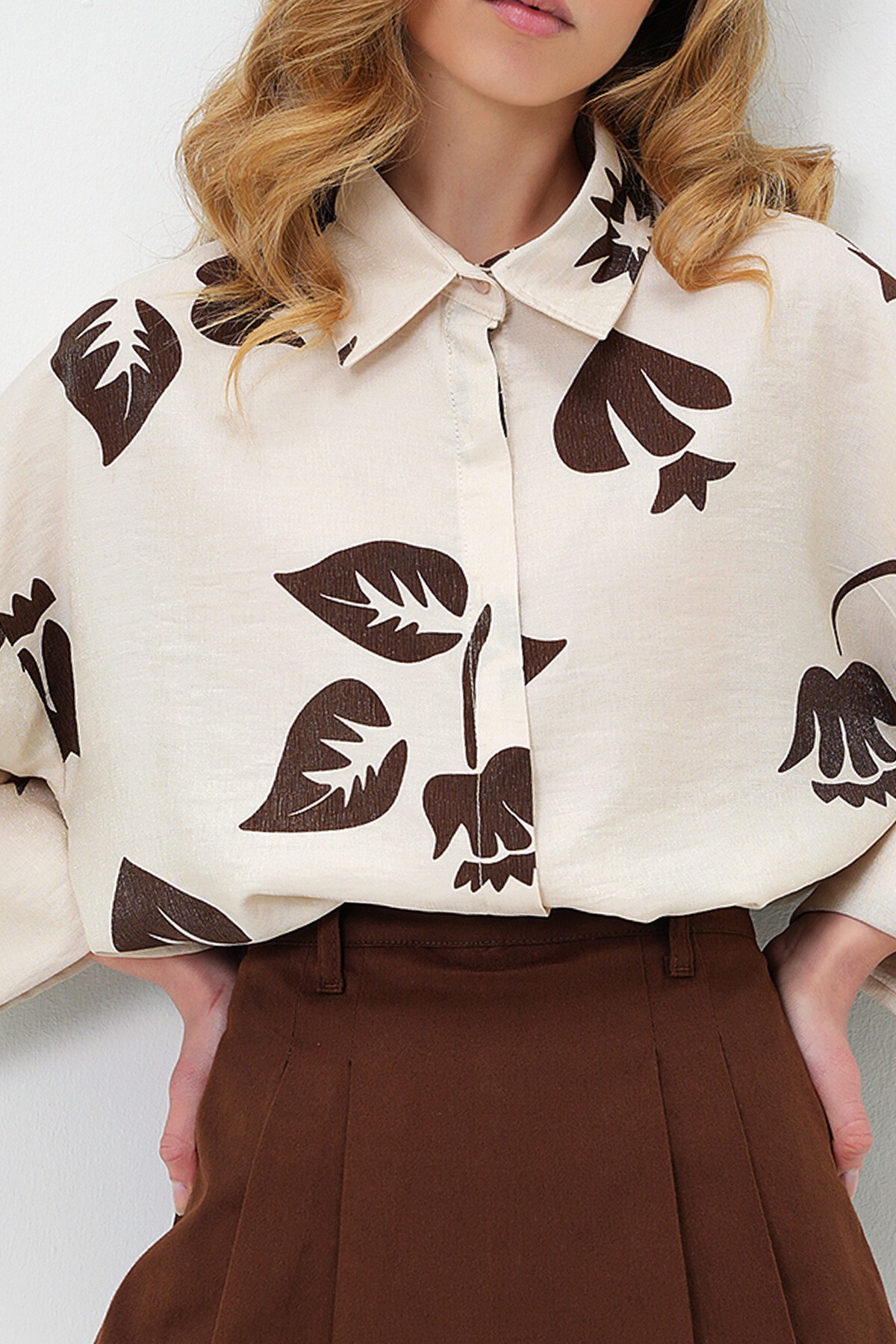Kahverengi Bej Double Manşetli Yaprak Desenli Dokuma Gömlek