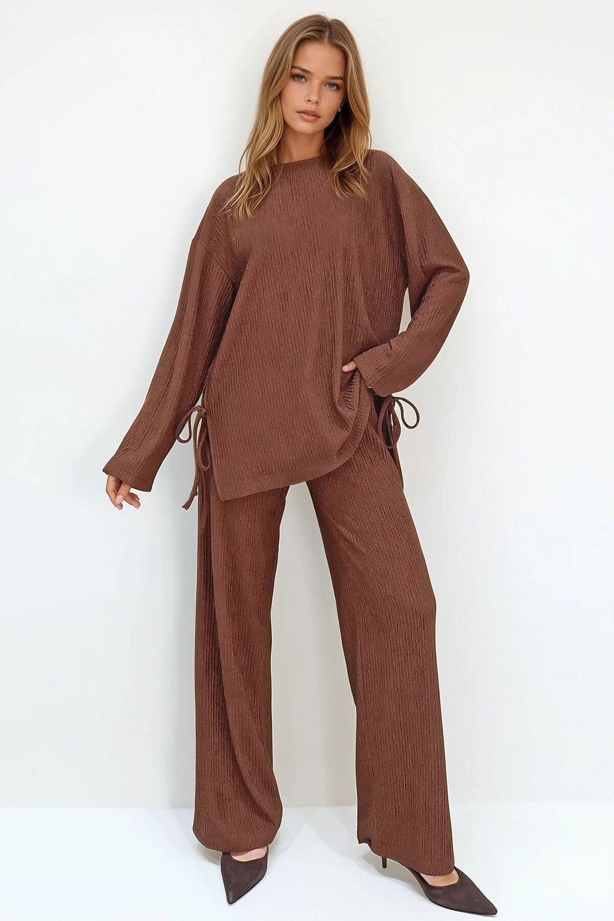 Kahverengi Bisiklet Yaka Bağlama Detaylı Geniş Kesim Bluz Ve Pantolon Takım