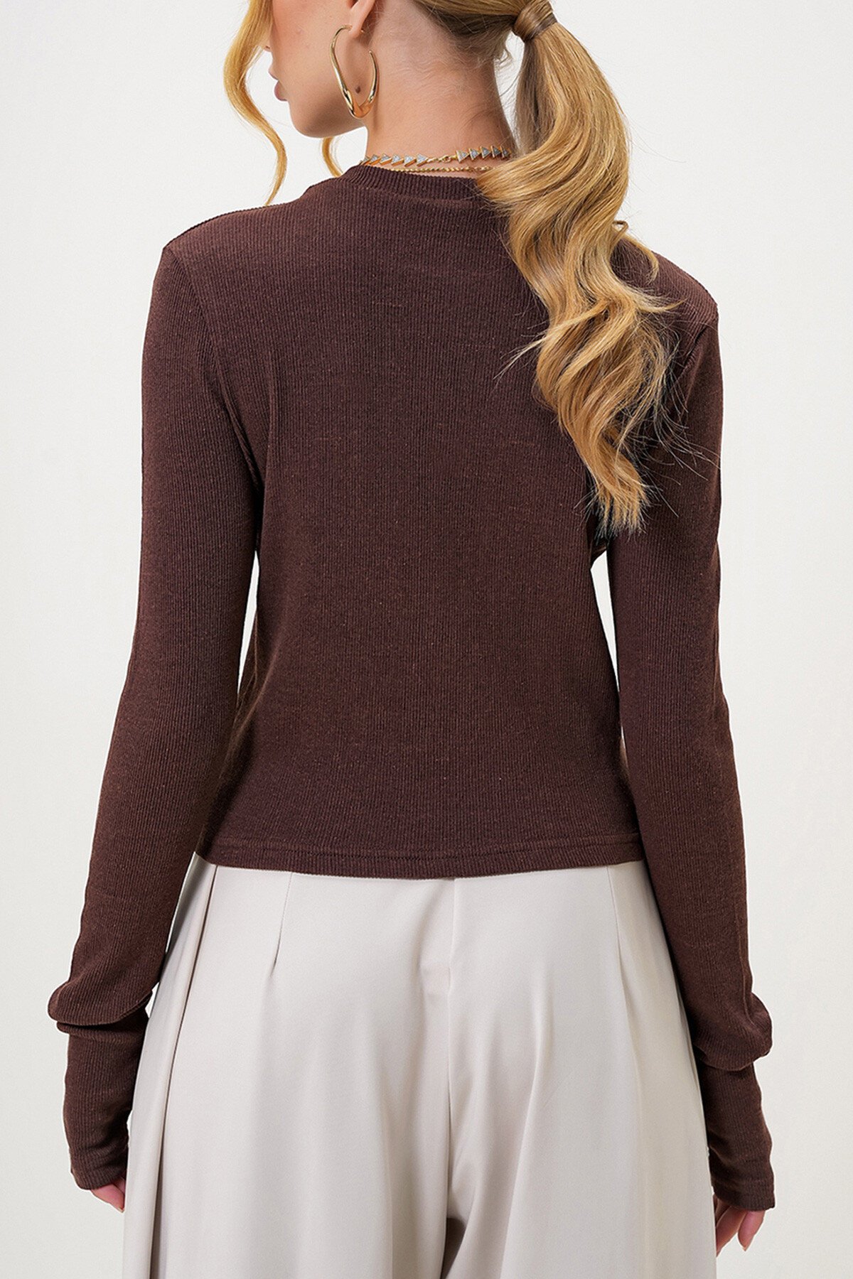 Kahverengi Bisiklet Yaka Uzun Kol Parmak Detaylı Kaşkorse Bluz