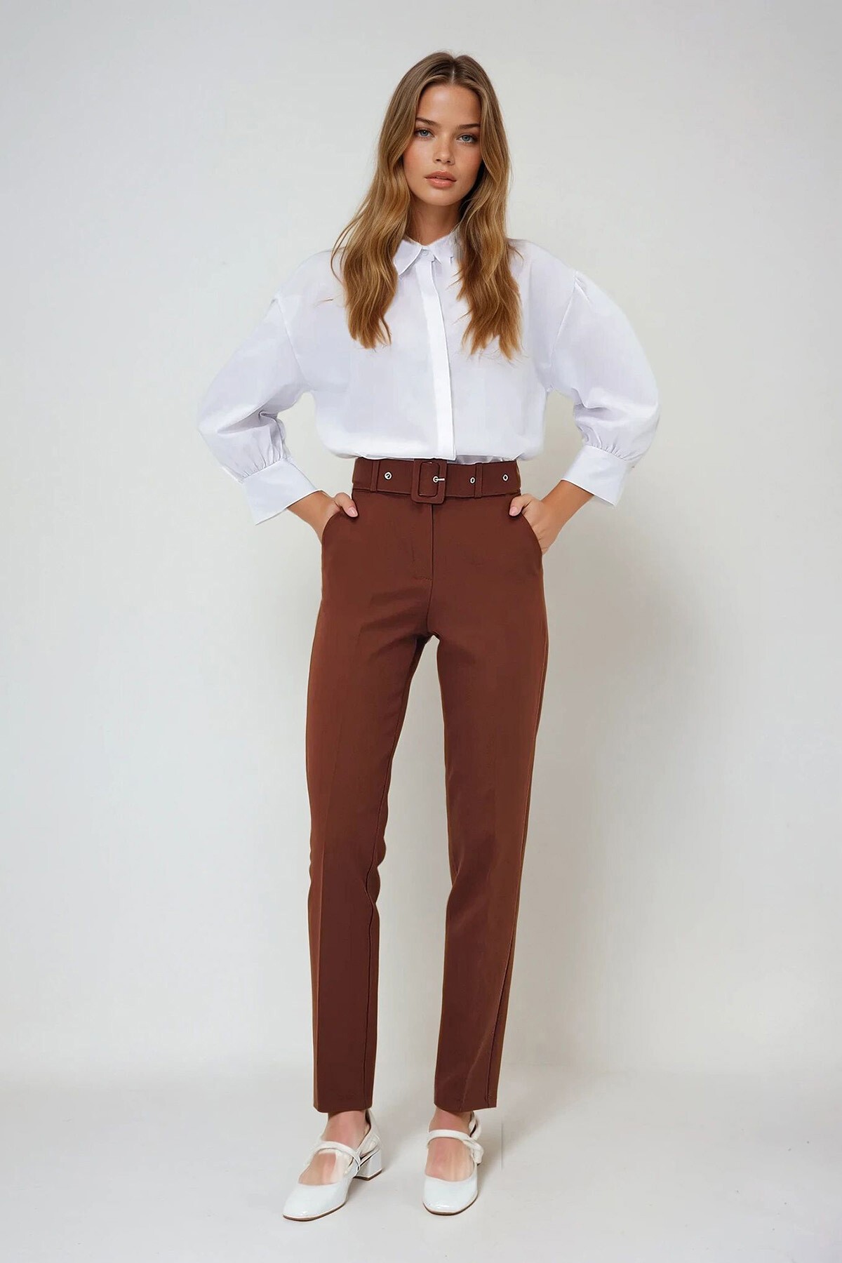 Kahverengi Çift Cepli Piliseli Beli Kemerli Straight Fit Pantolon