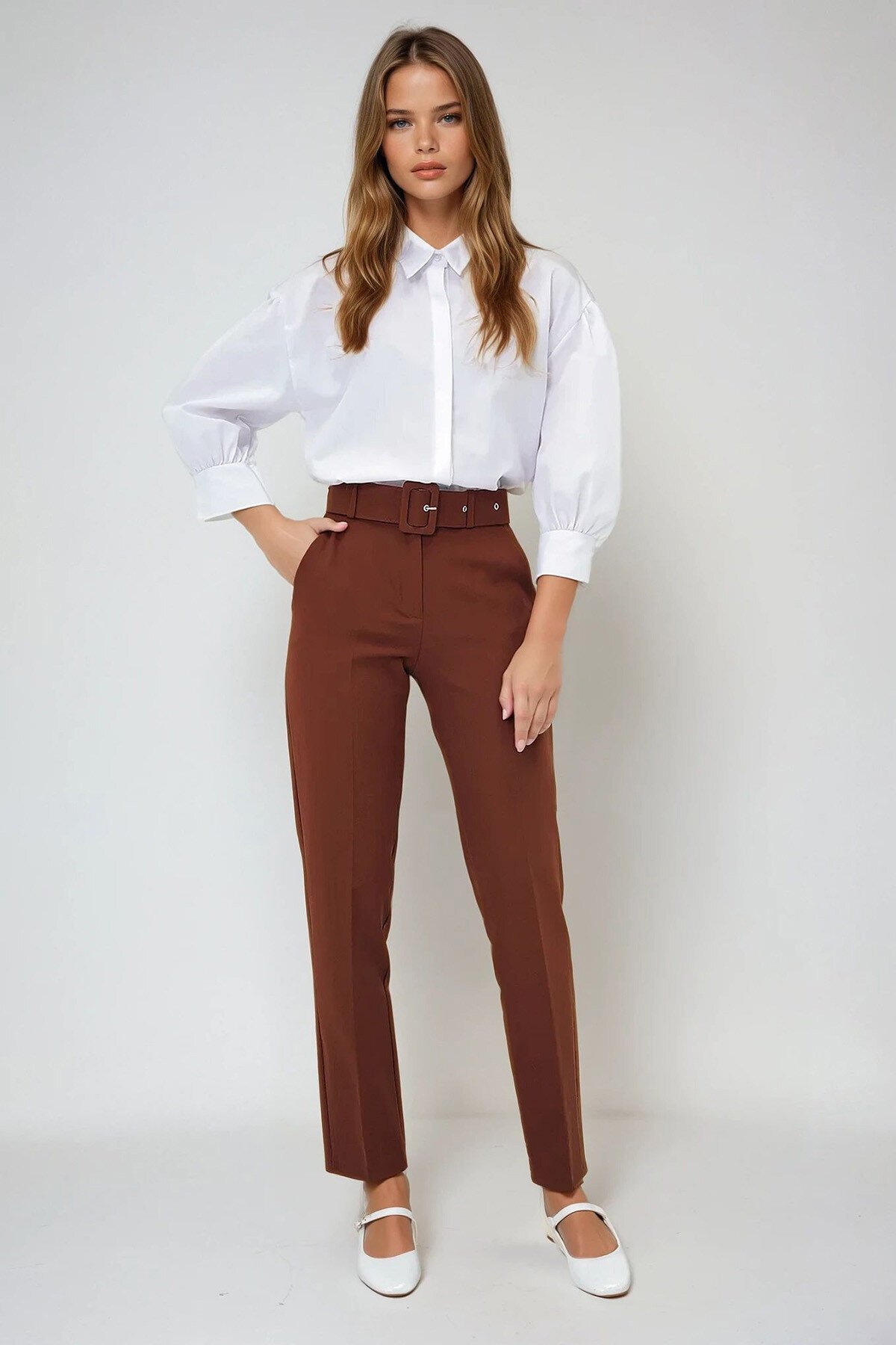 Kahverengi Çift Cepli Piliseli Beli Kemerli Straight Fit Pantolon