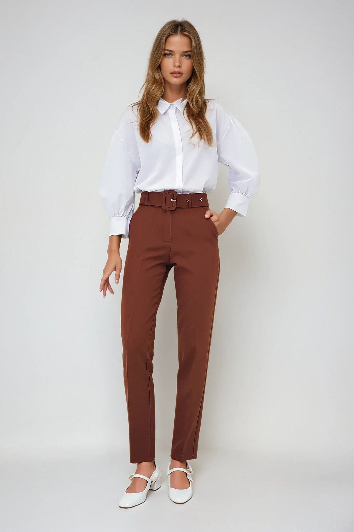 Kahverengi Çift Cepli Piliseli Beli Kemerli Straight Fit Pantolon