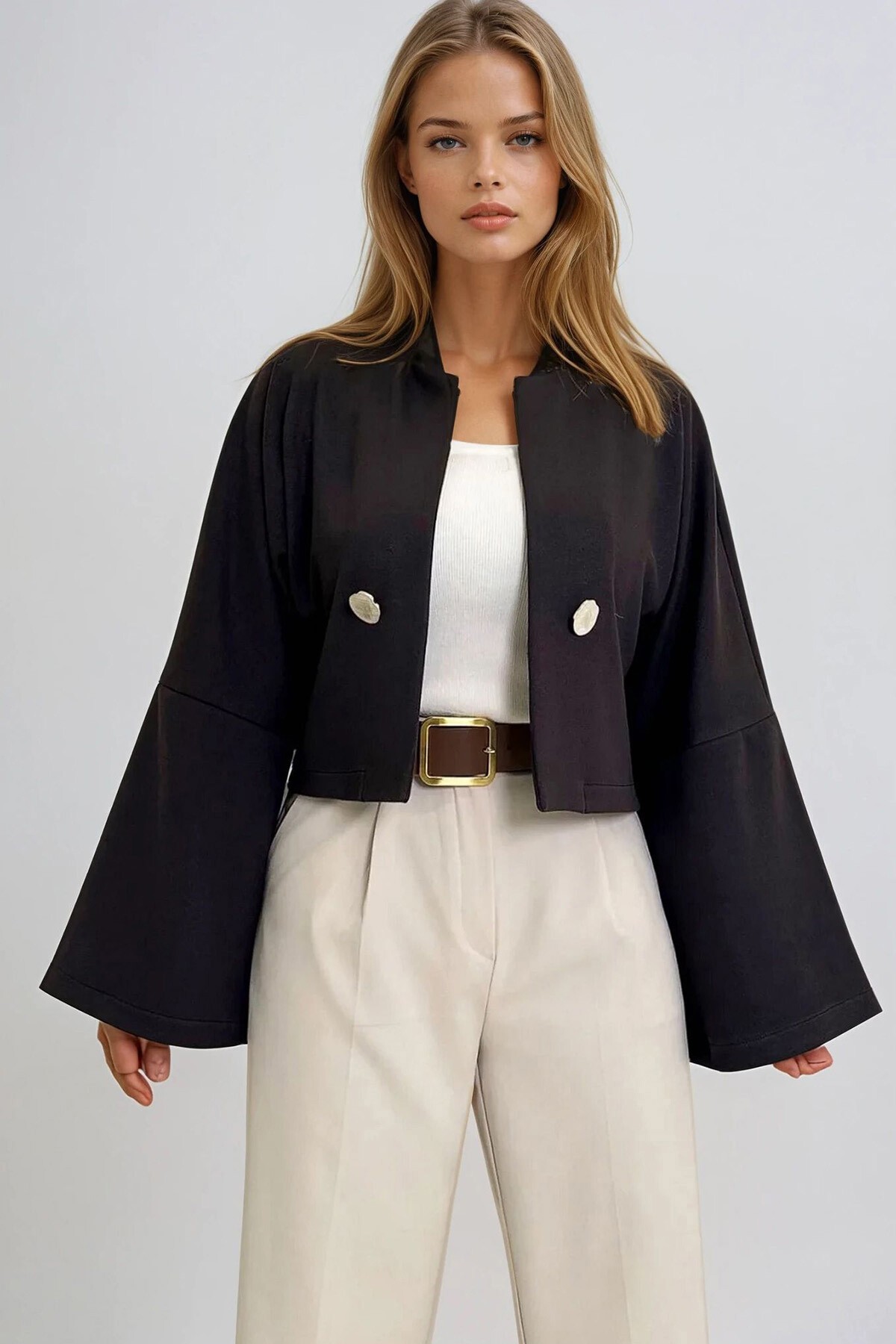 Kahverengi Düğme Detaylı Önü Açık Kısa Ceket