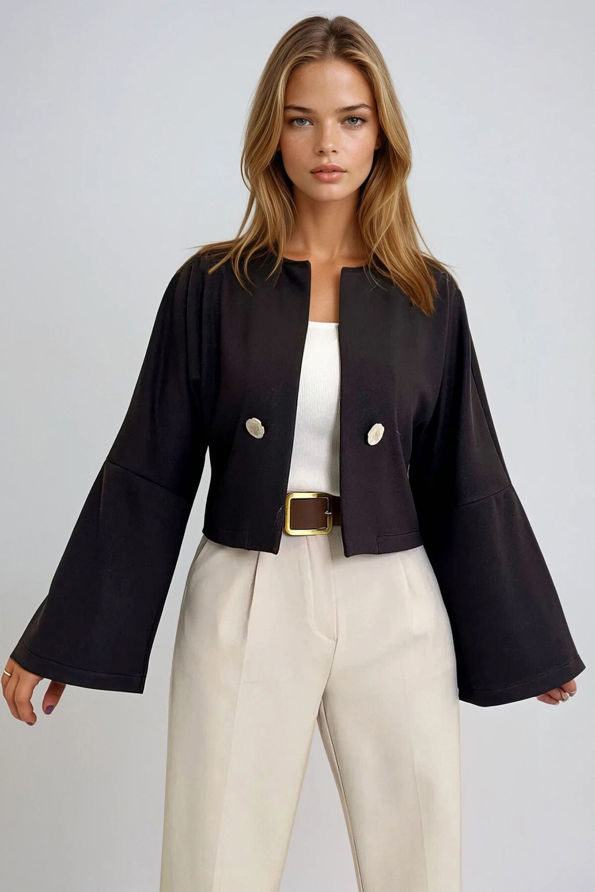 Kahverengi Düğme Detaylı Önü Açık Kısa Ceket