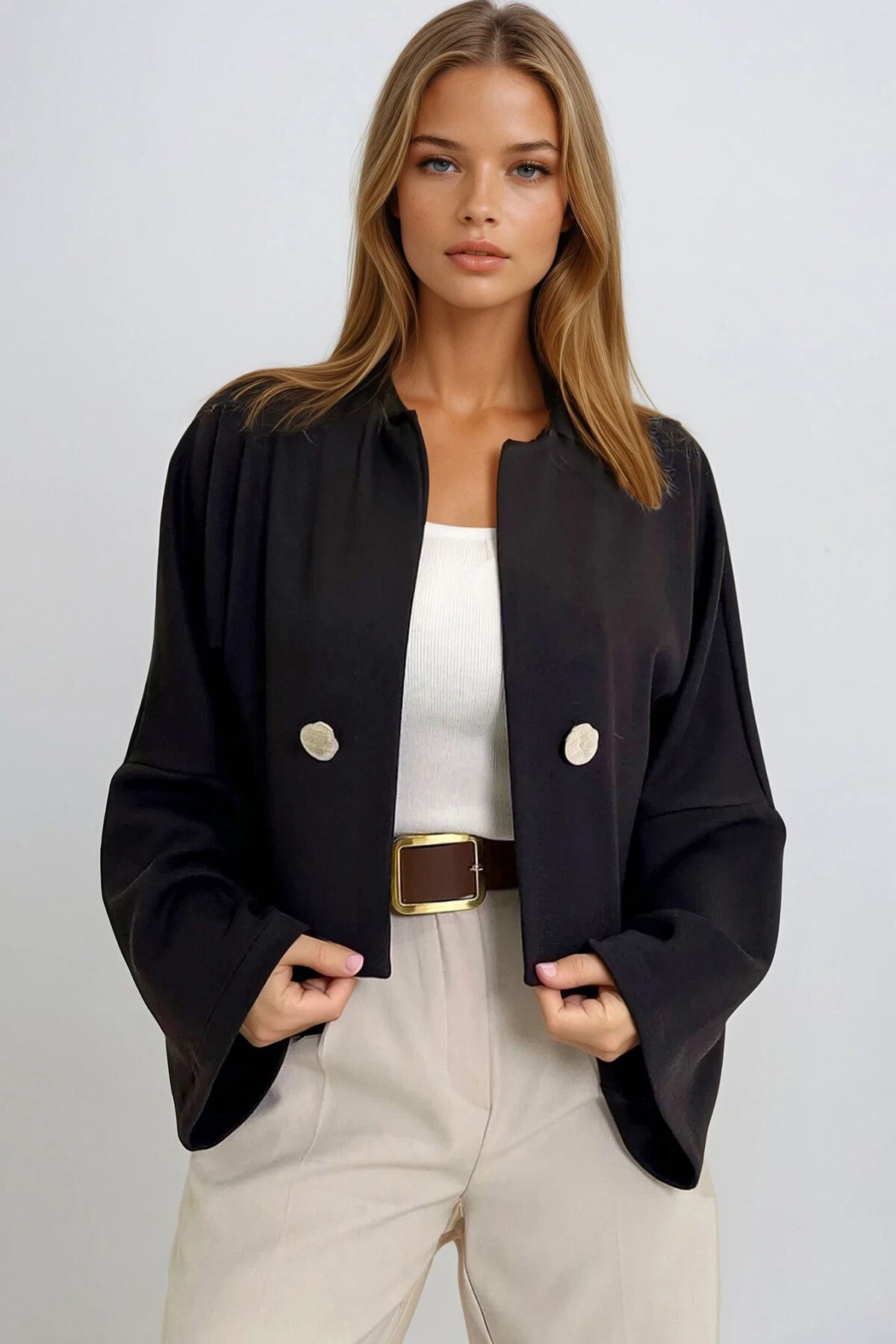 Kahverengi Düğme Detaylı Önü Açık Kısa Ceket