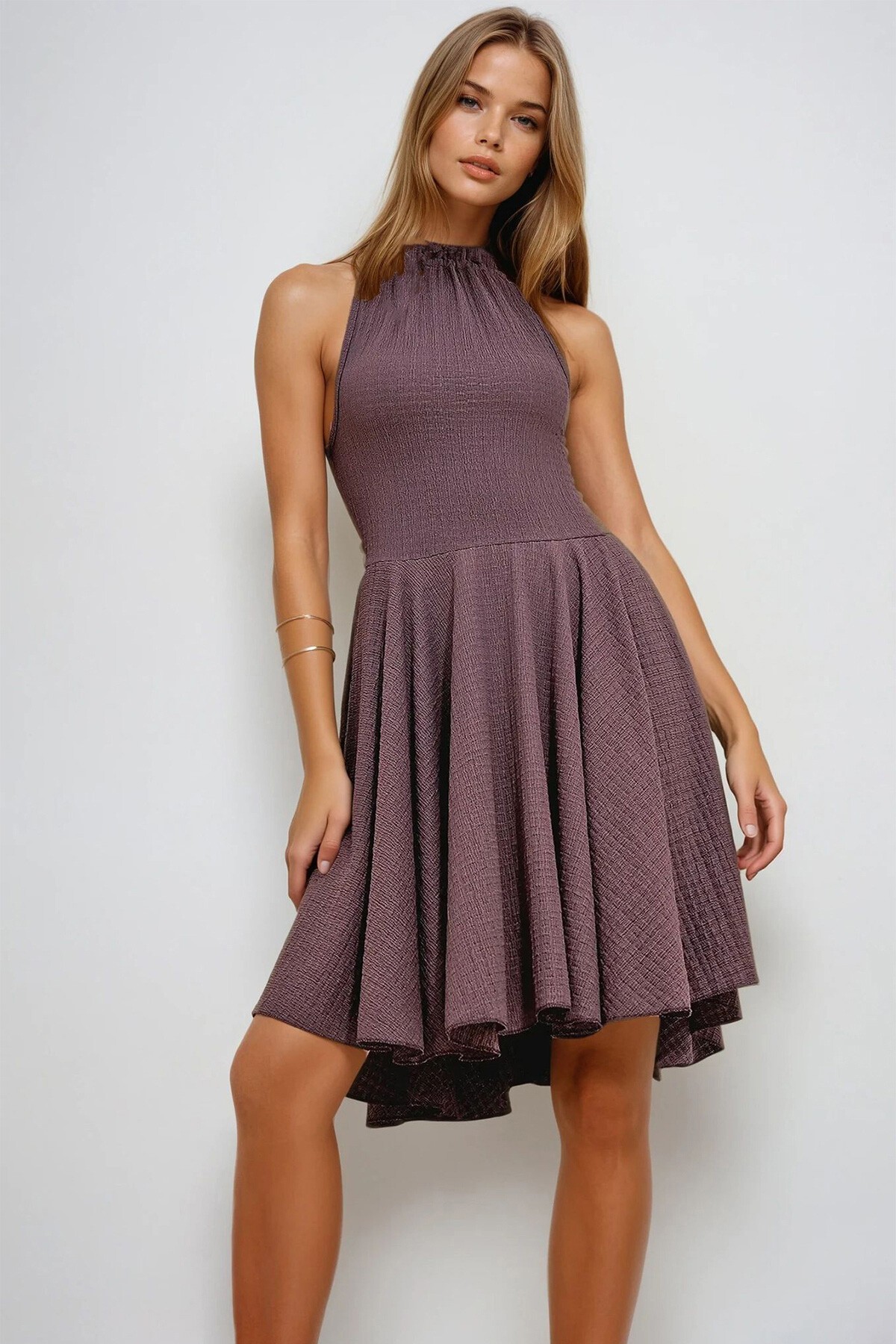 Kahverengi Yakası Büzgü Detaylı Kemerli Kloş Elbise