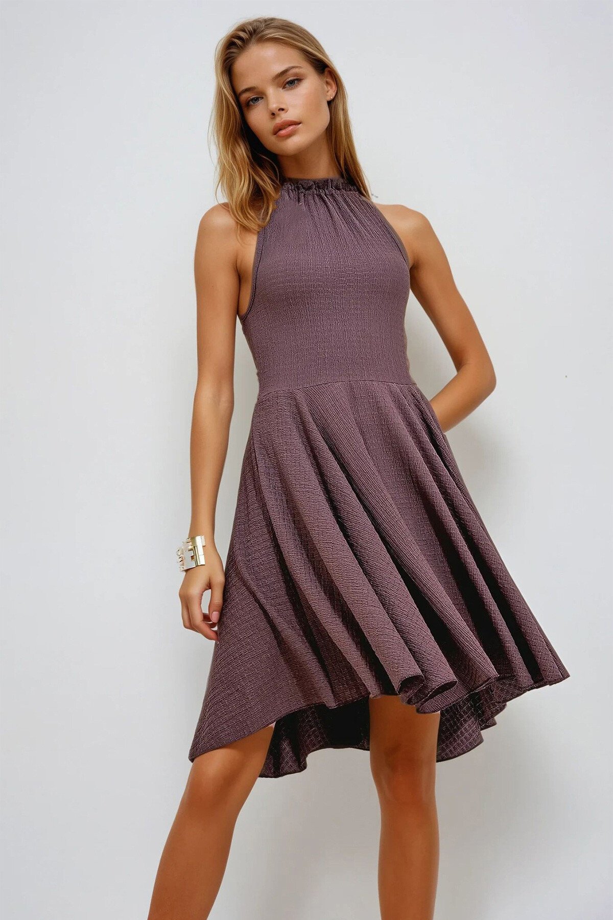 Kahverengi Yakası Büzgü Detaylı Kemerli Kloş Elbise