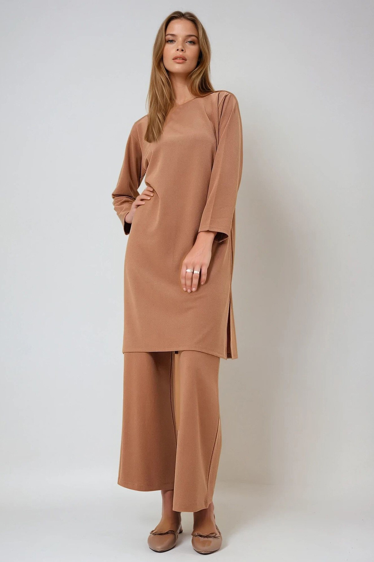 Karamel Bisiklet Yaka Yanı Yırtmaçlı Uzun Tunik Ve Pantolon Takım