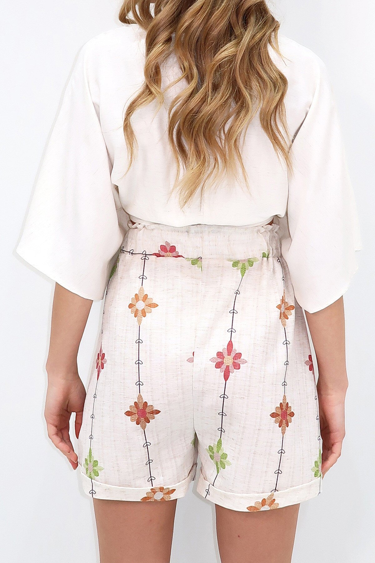 Kiremit Yüksek Bel Çift Cepli Çiçek Desenli Duble Paça Keten Şort