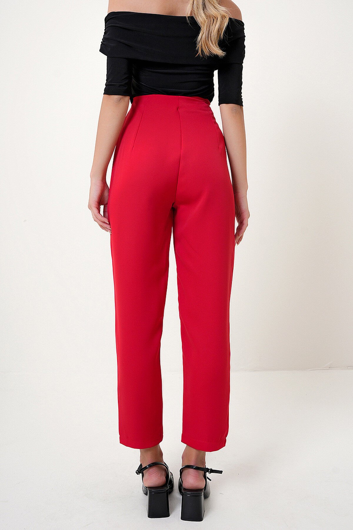 Kırmızı Yüksek Bel Pens Detaylı Bilek Boy Havuç Kesim Mevsimlik Dokuma Pantolon