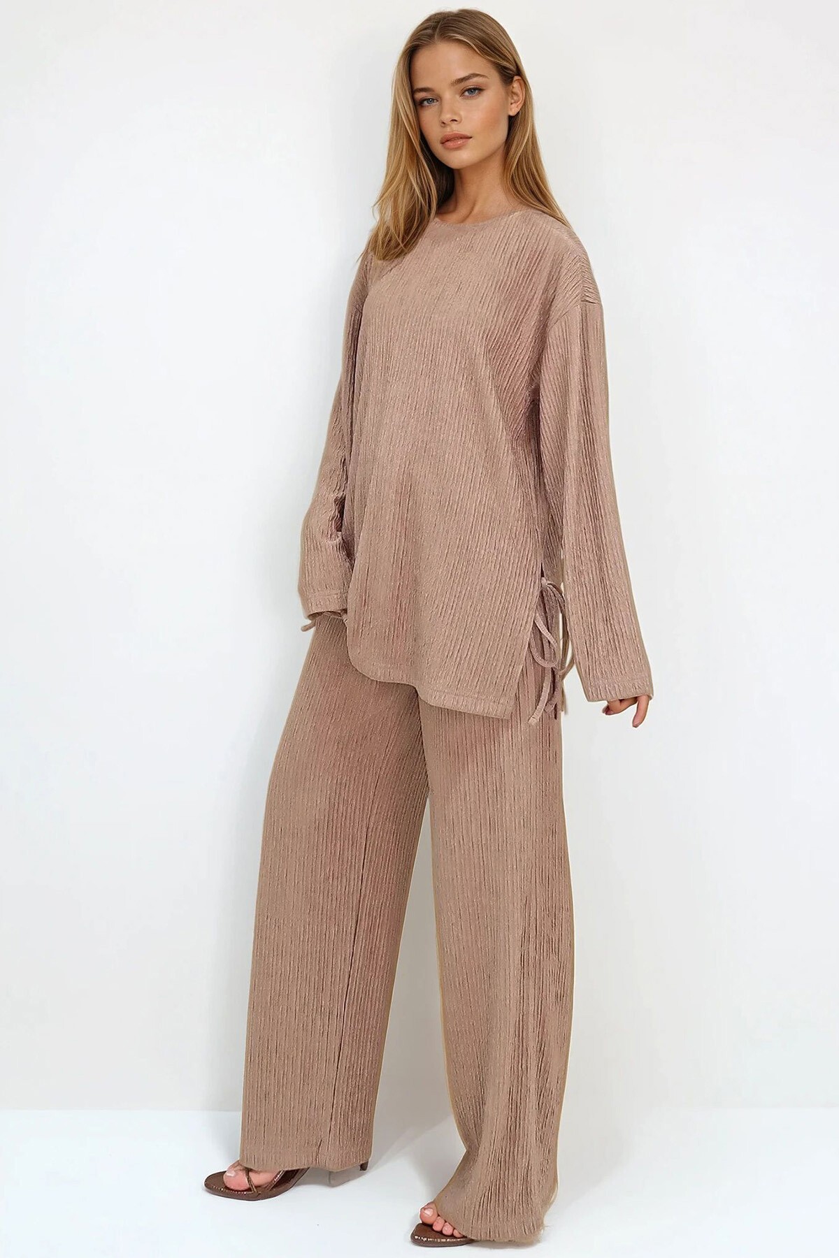 Koyu Bej Bisiklet Yaka Bağlama Detaylı Geniş Kesim Bluz Ve Pantolon Takım