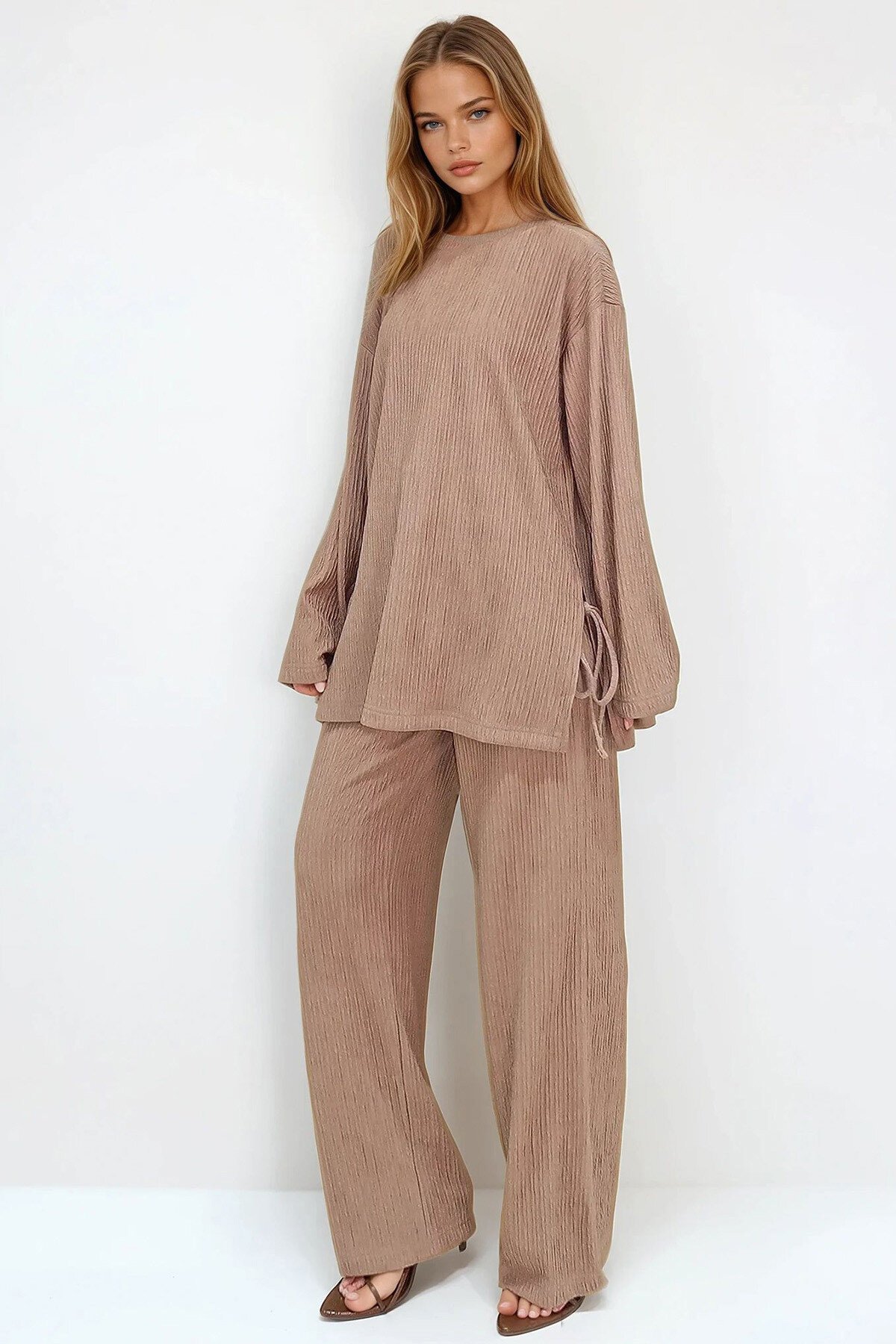 Koyu Bej Bisiklet Yaka Bağlama Detaylı Geniş Kesim Bluz Ve Pantolon Takım