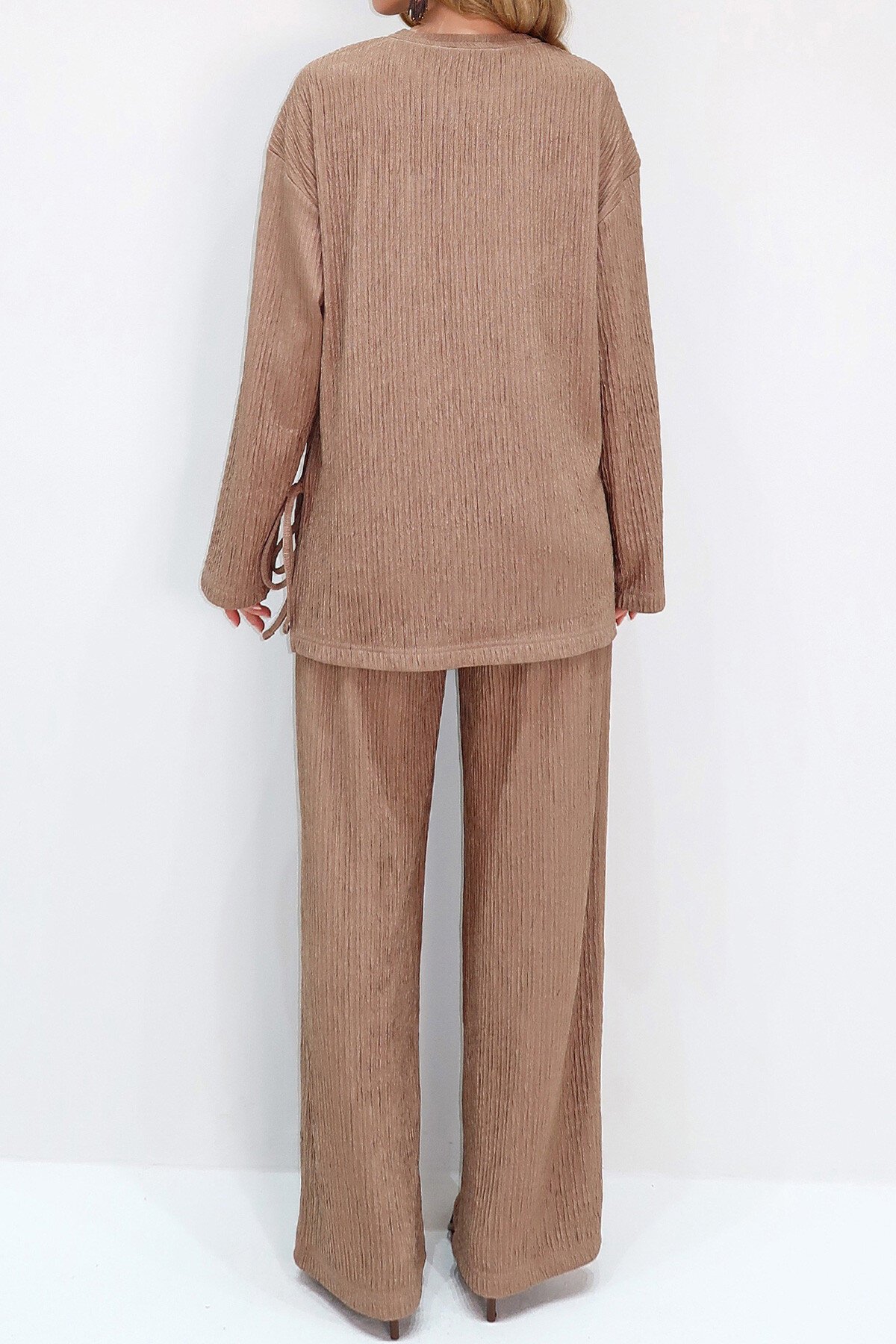 Koyu Bej Bisiklet Yaka Bağlama Detaylı Geniş Kesim Bluz Ve Pantolon Takım