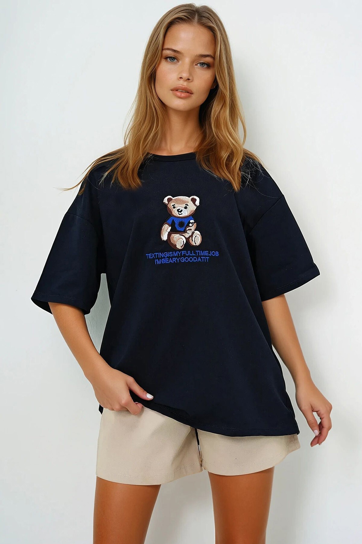 Koyu Lacivert Bisiklet Yaka Ayıcık Nakışlı İki İplik T Shırt