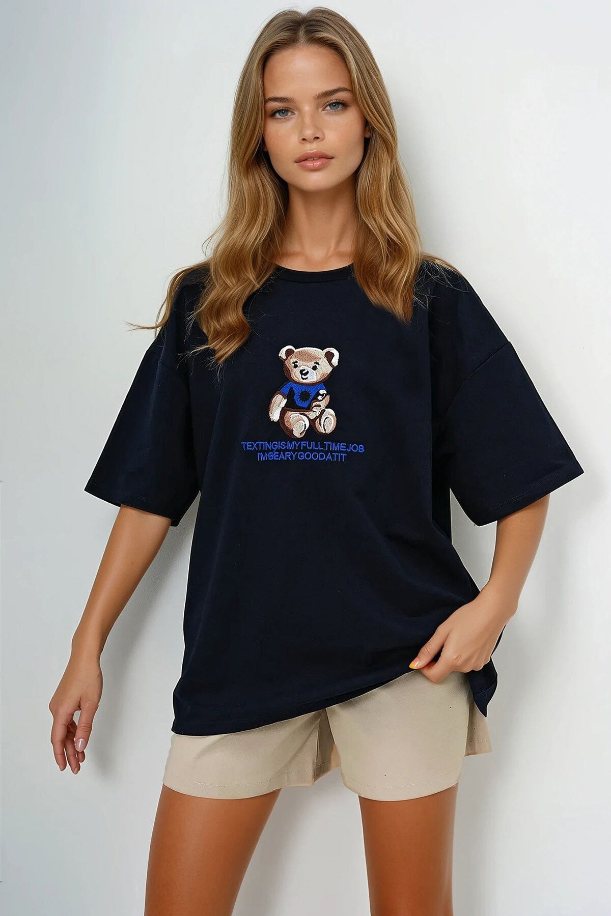 Koyu Lacivert Bisiklet Yaka Ayıcık Nakışlı İki İplik T Shırt