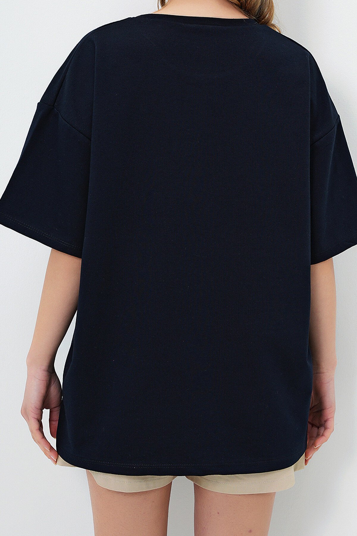 Koyu Lacivert Bisiklet Yaka Ayıcık Nakışlı İki İplik T Shırt