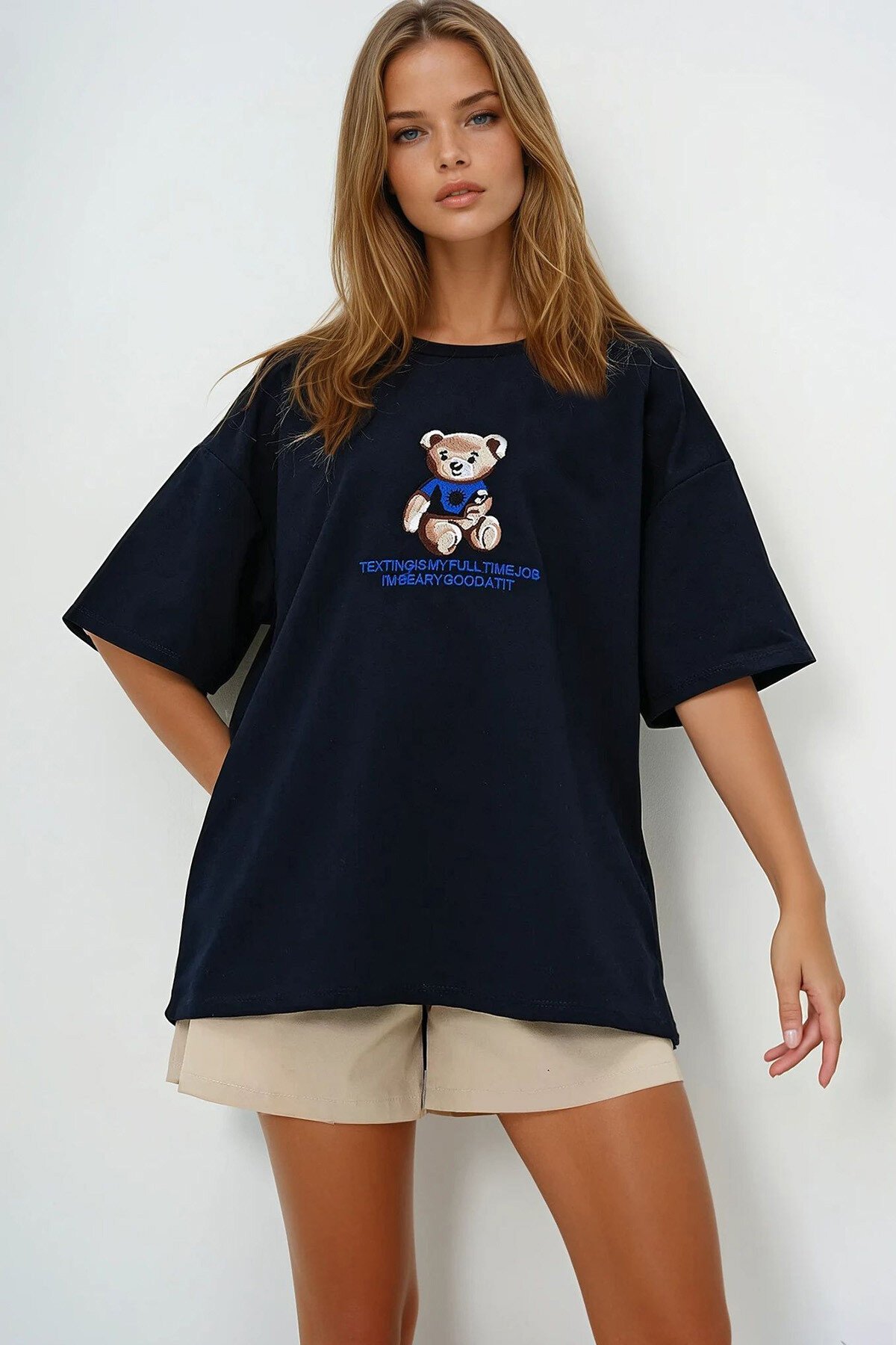 Koyu Lacivert Bisiklet Yaka Ayıcık Nakışlı İki İplik T Shırt