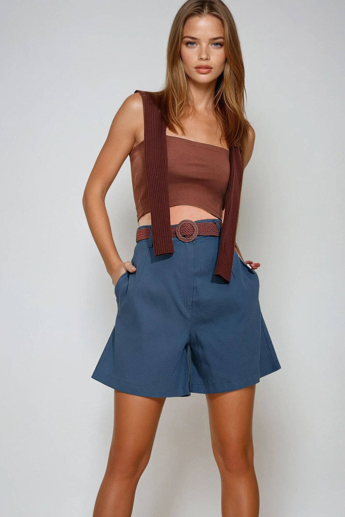 Koyu Mavi Hasır Örgü Kemerli Gabardin Şort