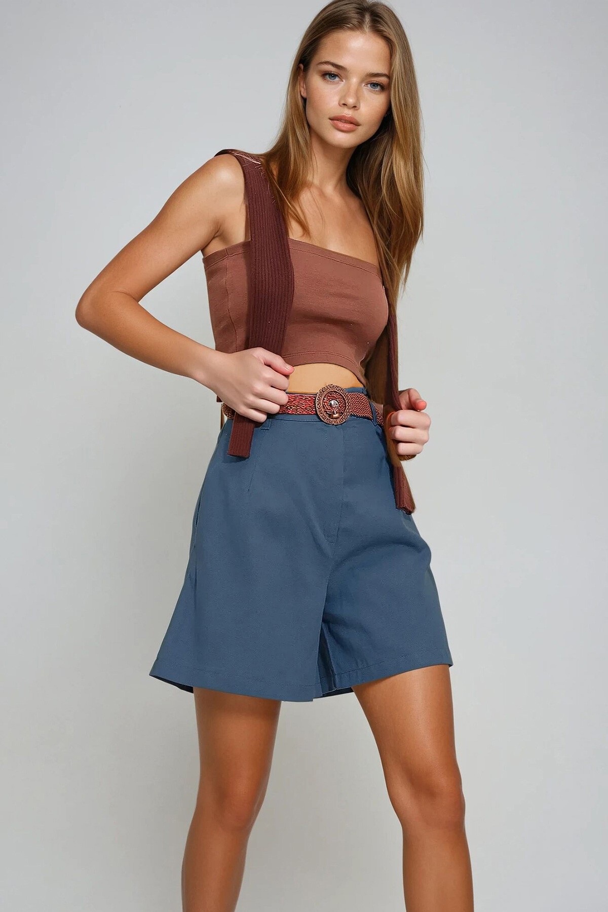 Koyu Mavi Hasır Örgü Kemerli Gabardin Şort