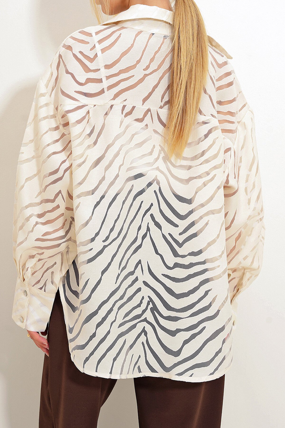 Krem Askılı Bluz Ve Desenli Gömlek İkili Takım